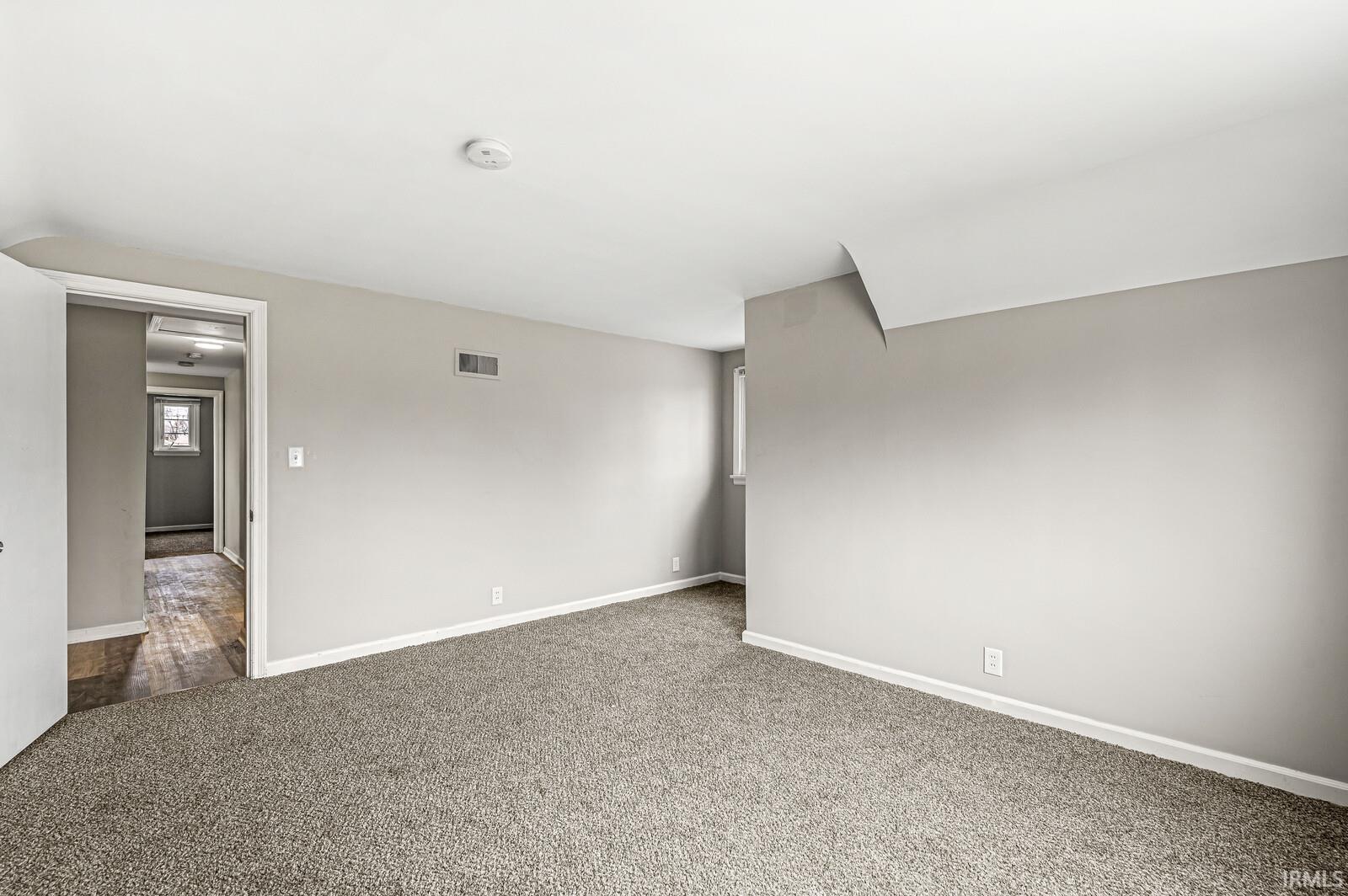 704 N Riverside Drive