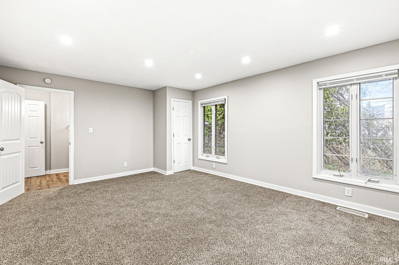 704 N Riverside Drive