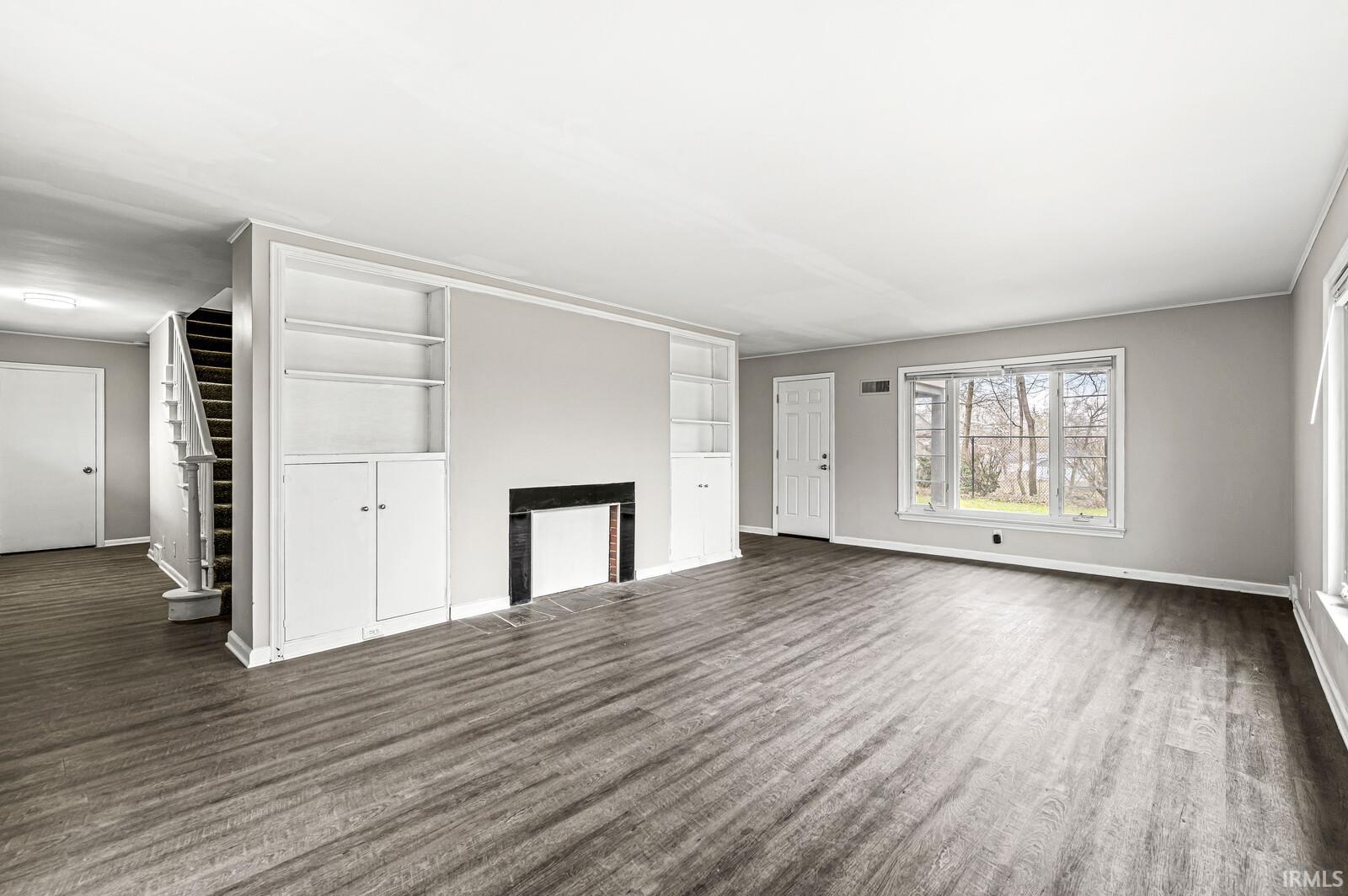 704 N Riverside Drive