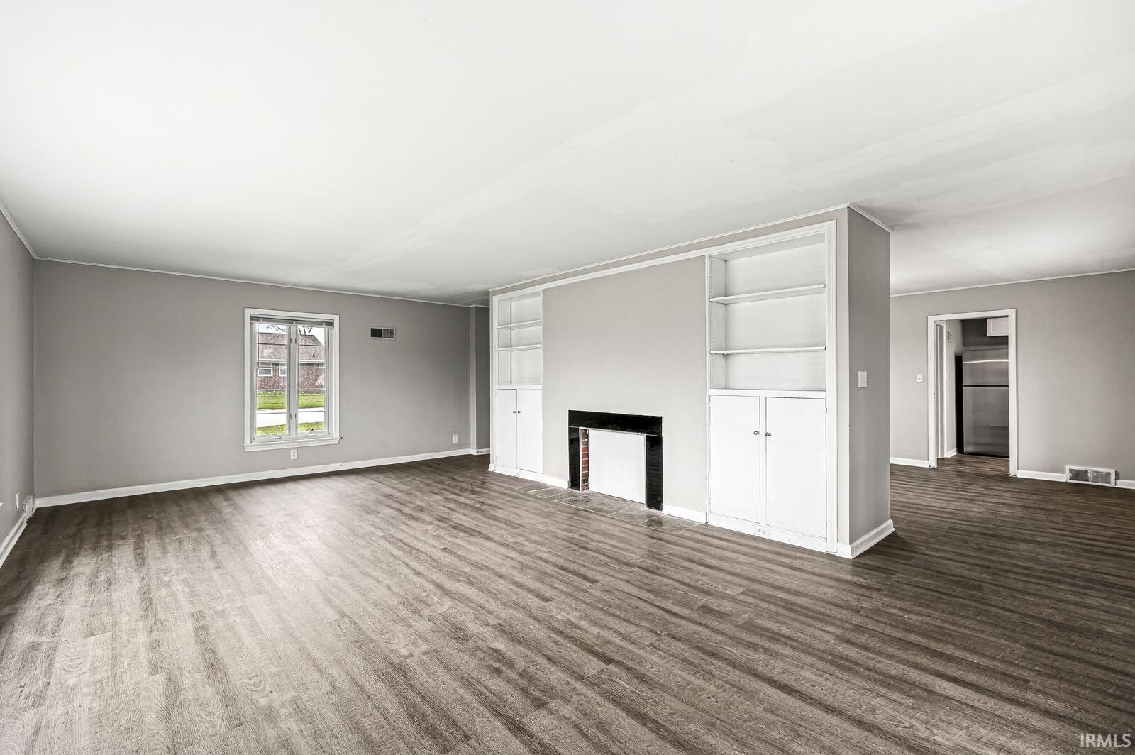 704 N Riverside Drive