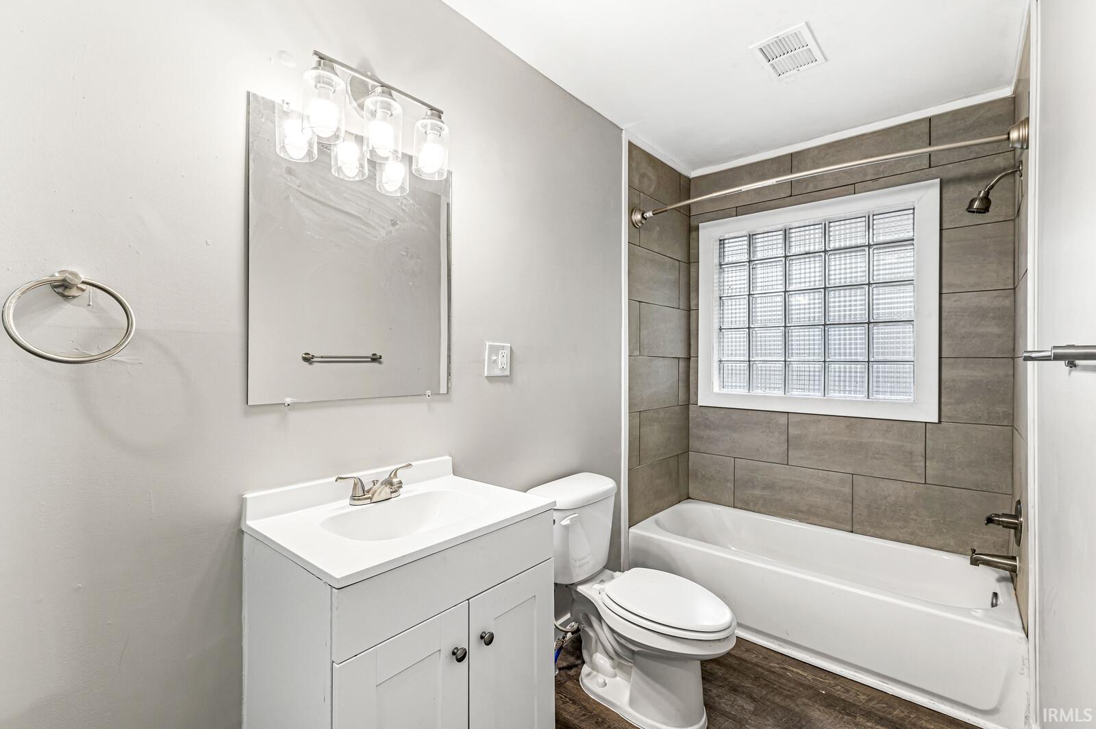 704 N Riverside Drive