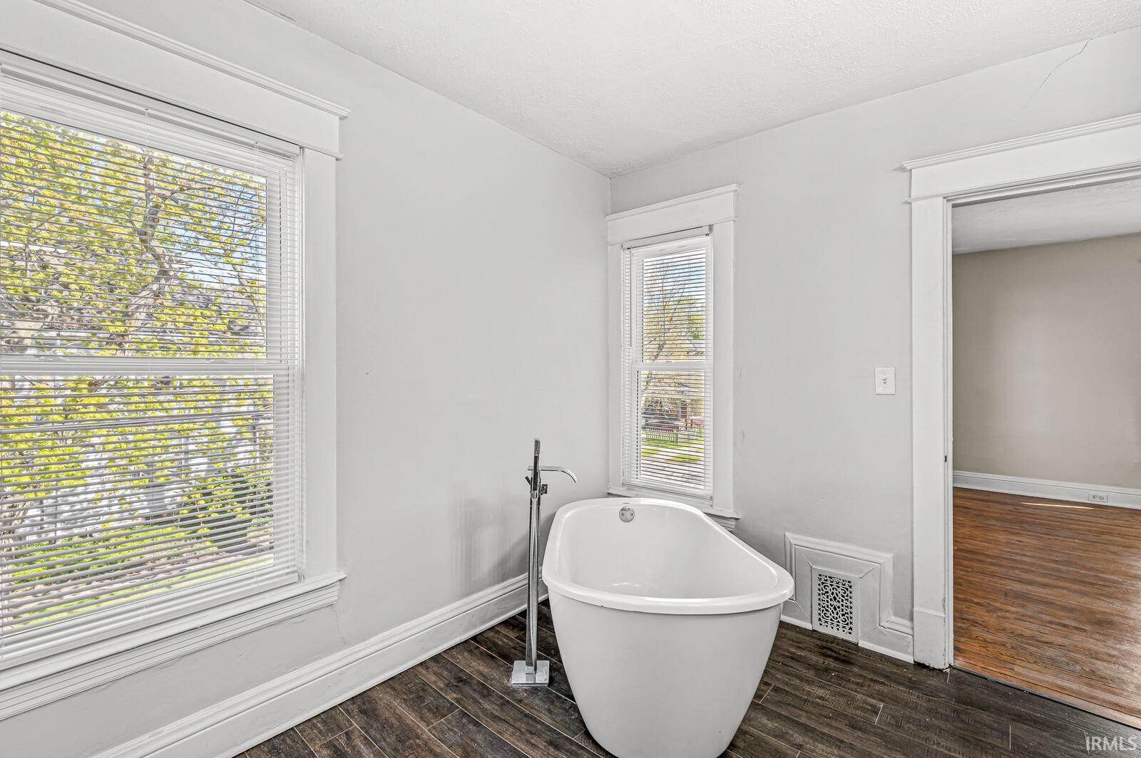 1093 Woodward Avenue