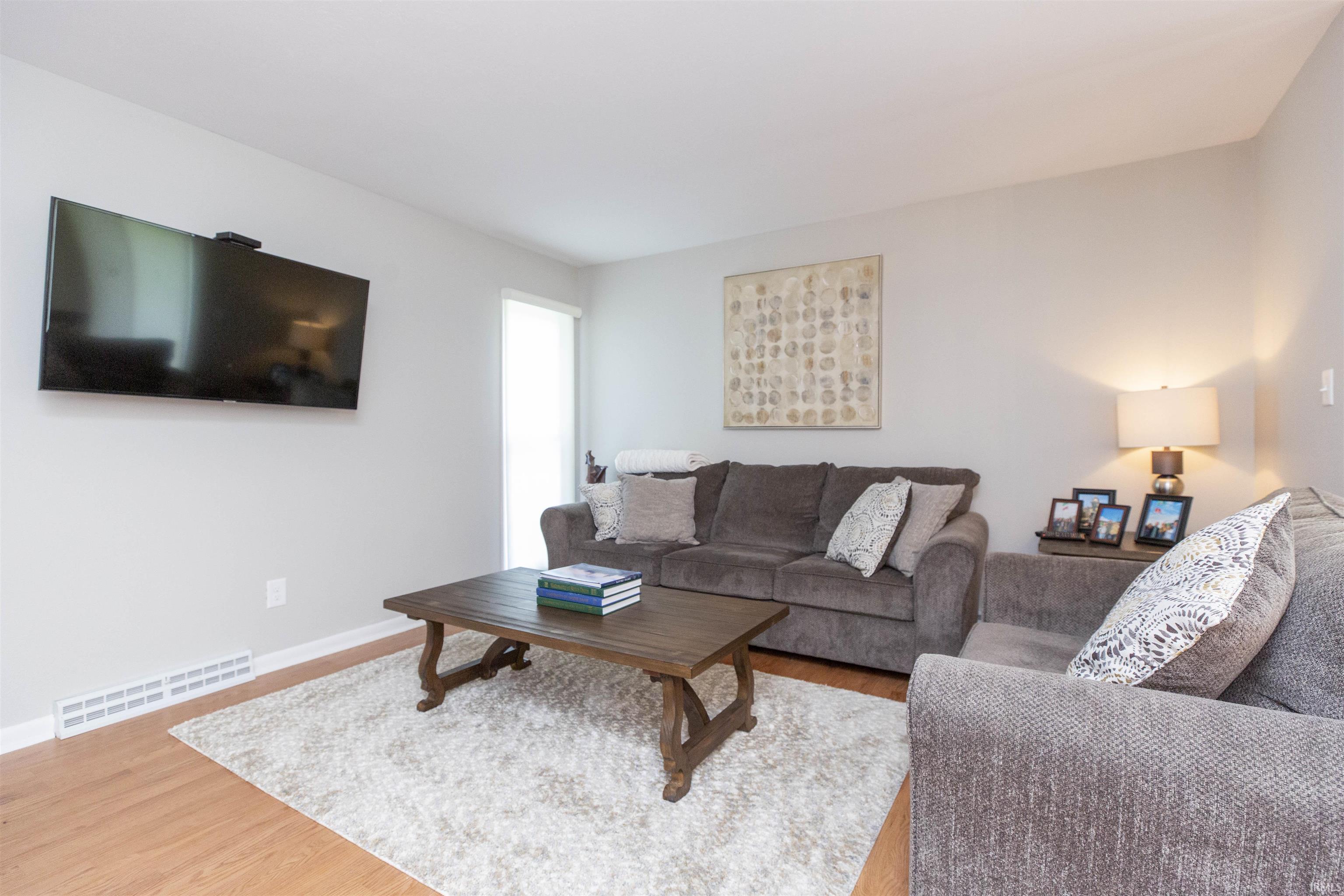 1927 New London Court Unit: 2