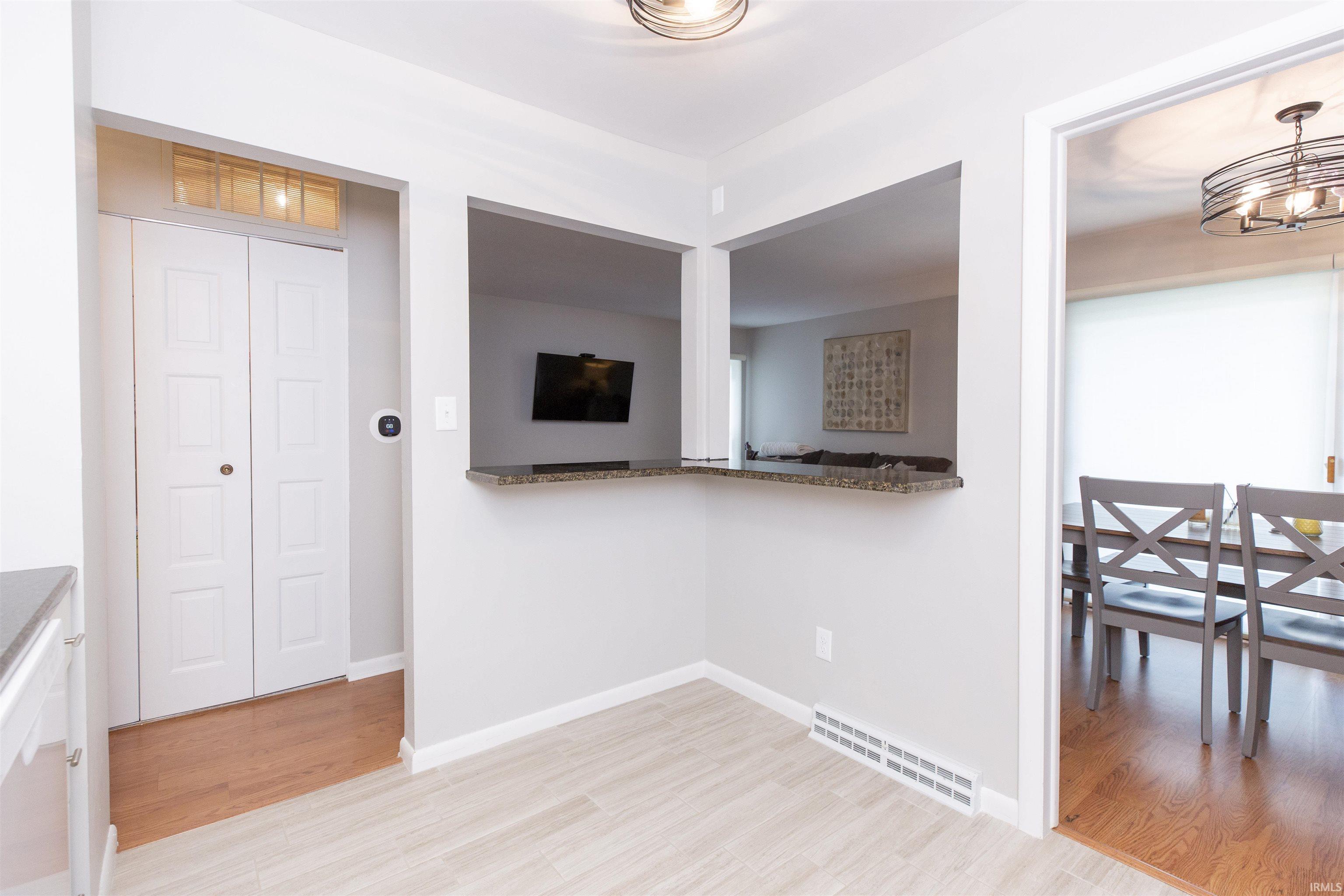 1927 New London Court Unit: 2