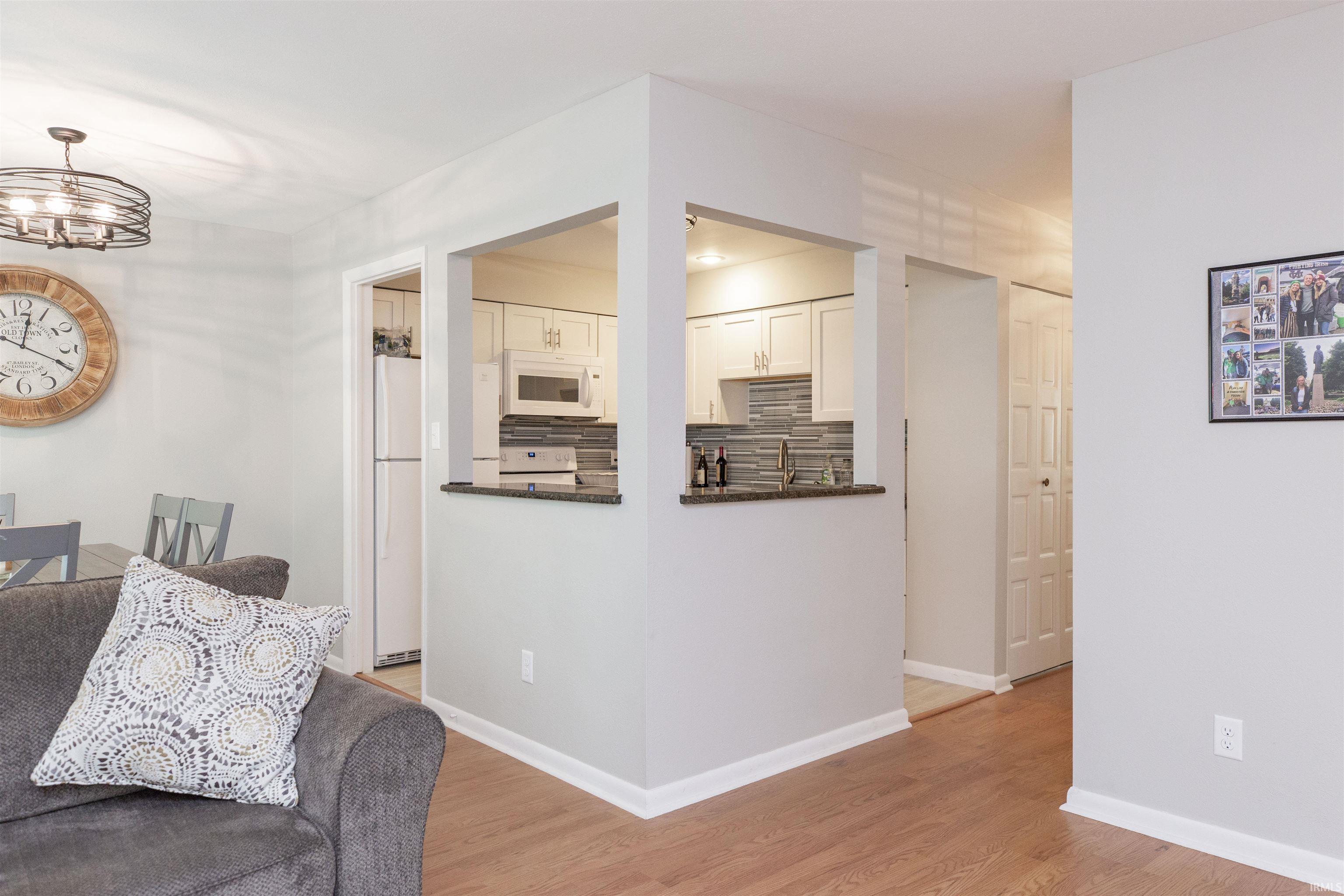 1927 New London Court Unit: 2