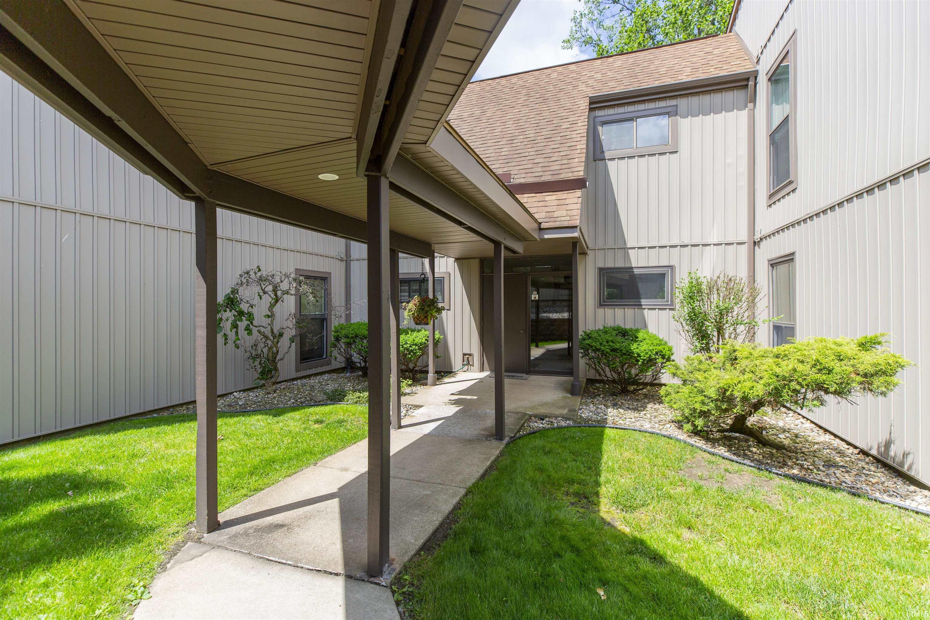 1927 New London Court Unit: 2