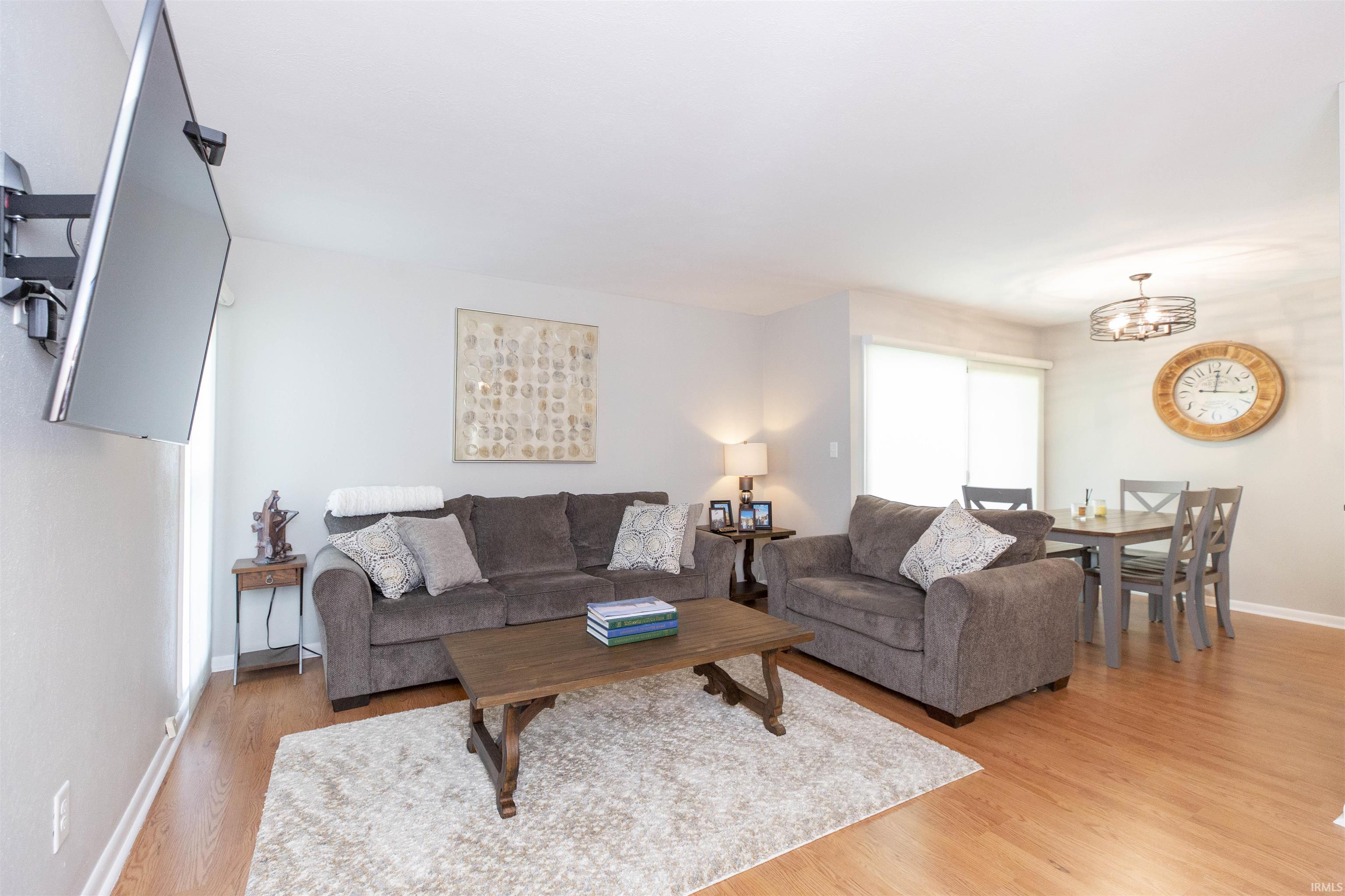 1927 New London Court Unit: 2