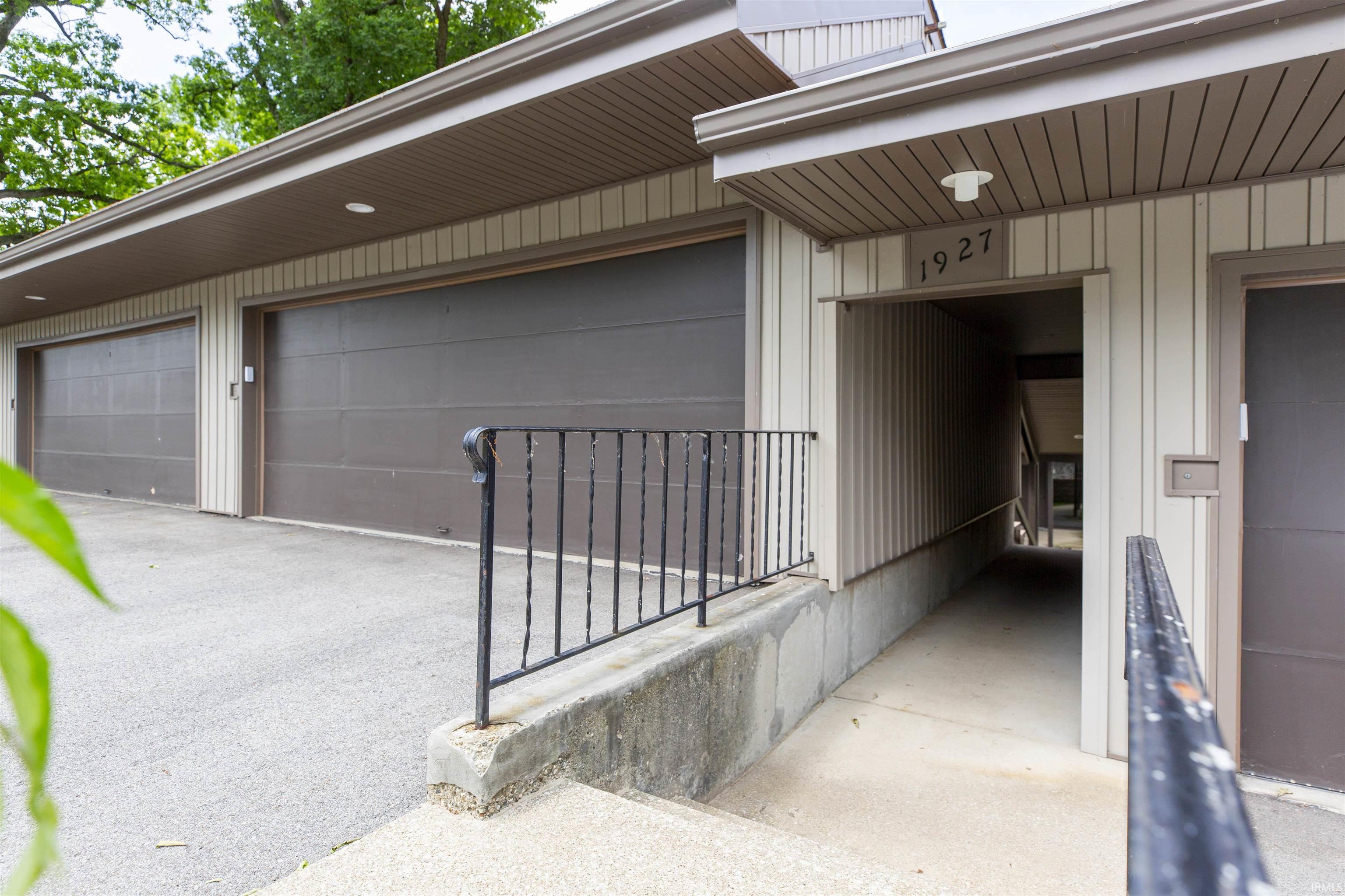 1927 New London Court Unit: 2