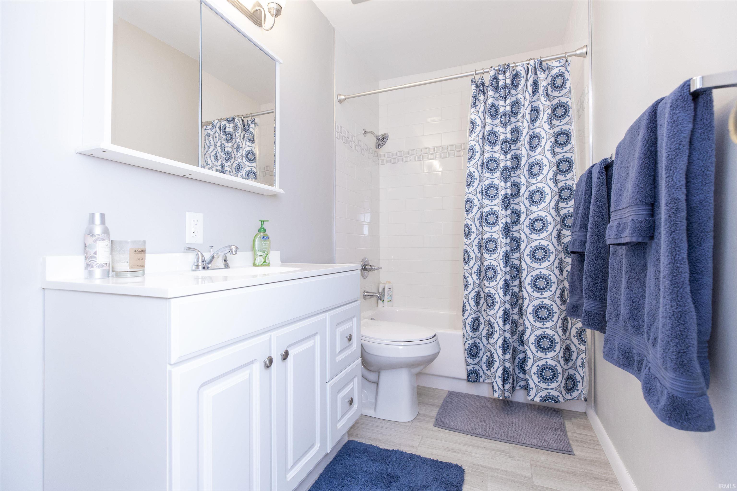 1927 New London Court Unit: 2