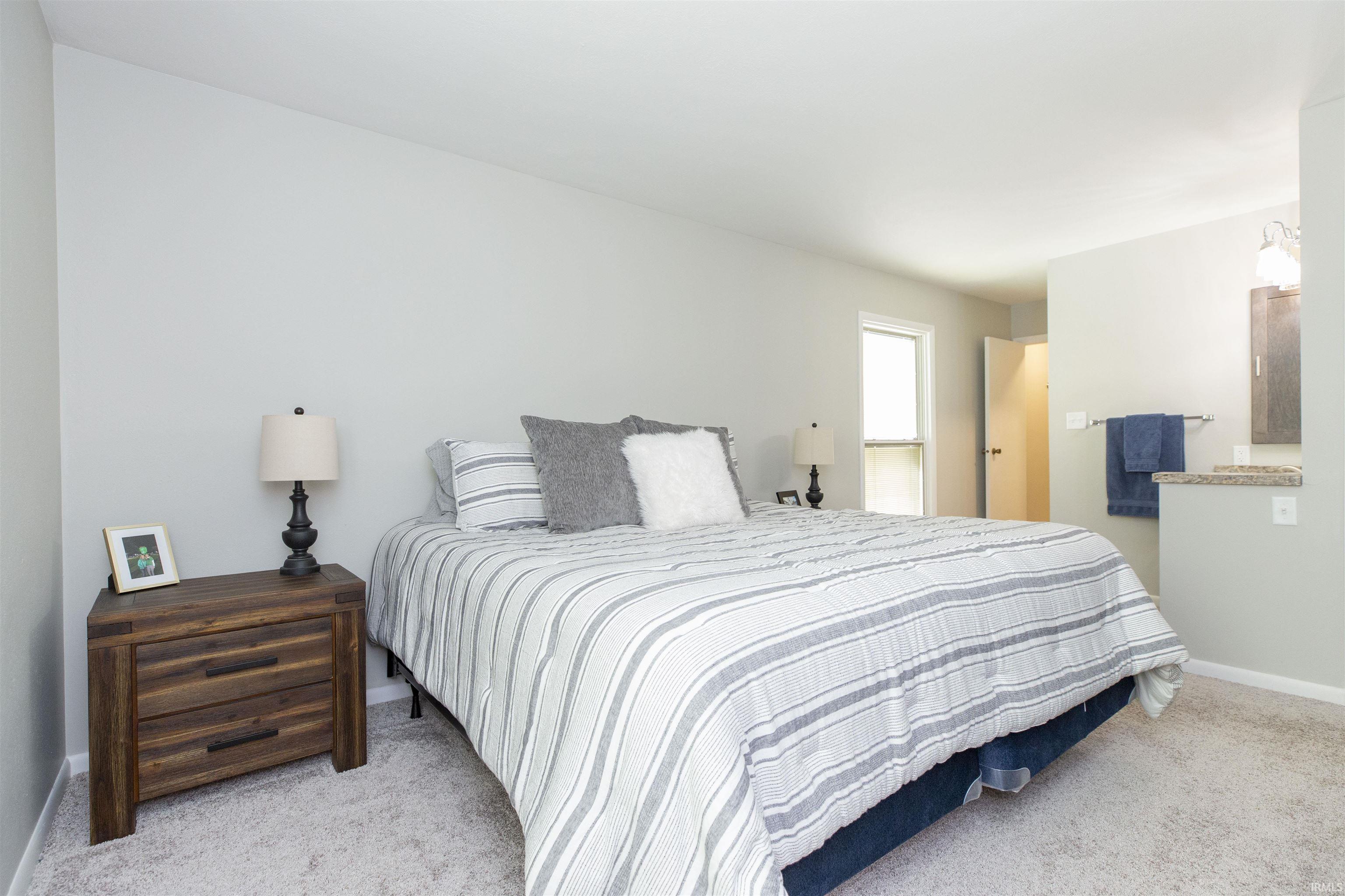 1927 New London Court Unit: 2