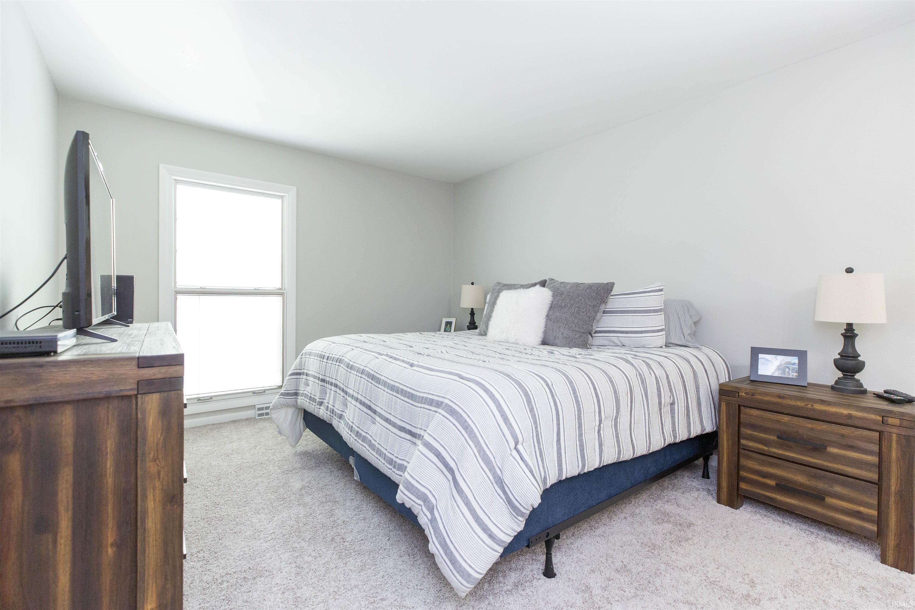 1927 New London Court Unit: 2