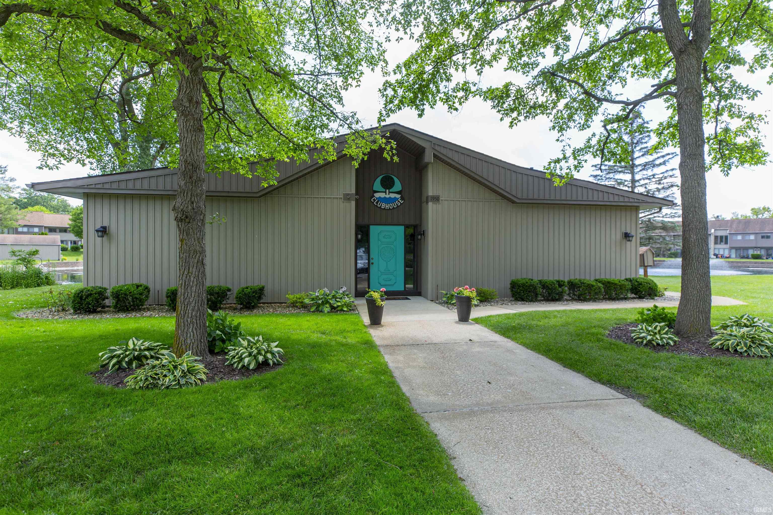 1927 New London Court Unit: 2