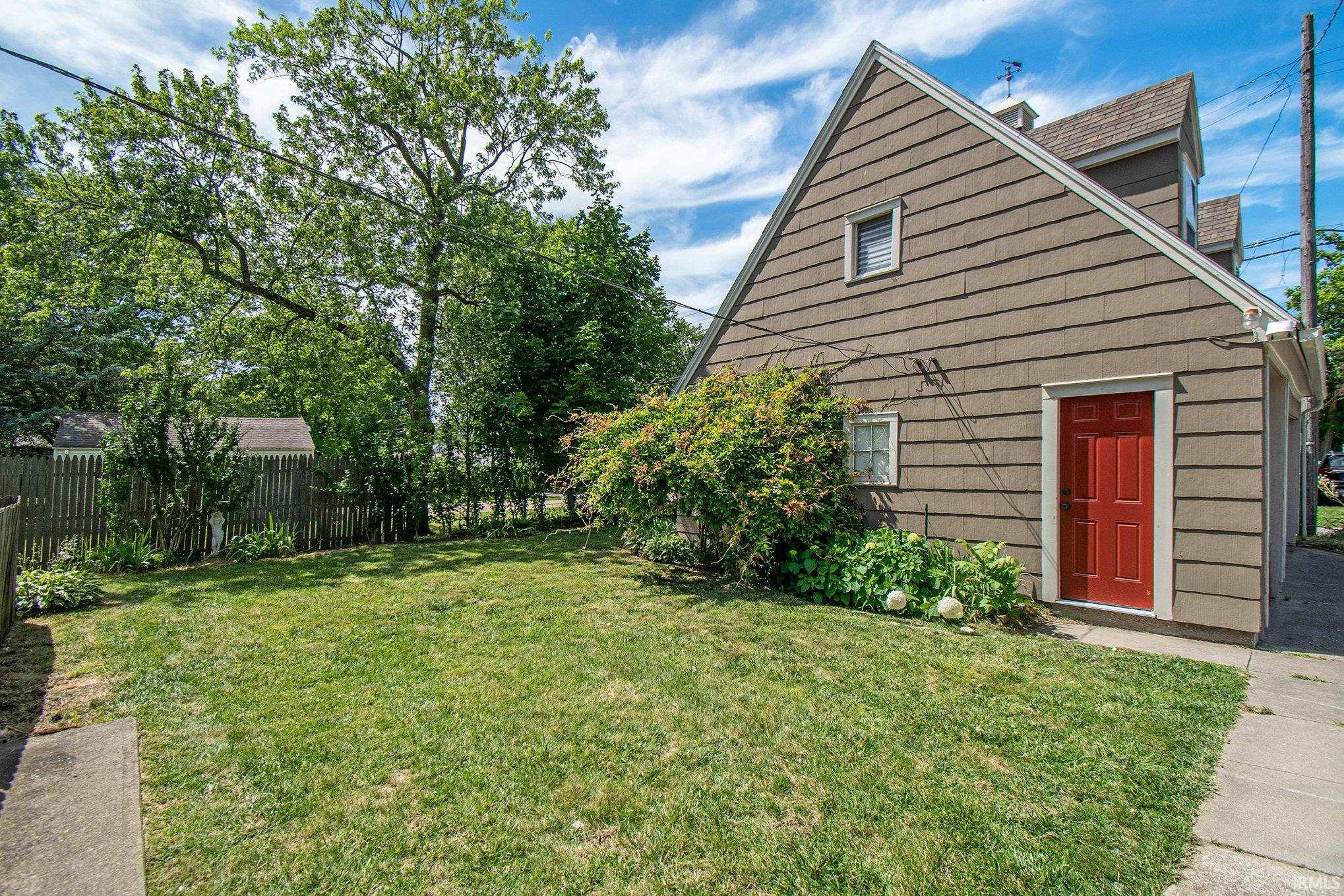 1220 W Lusher Avenue