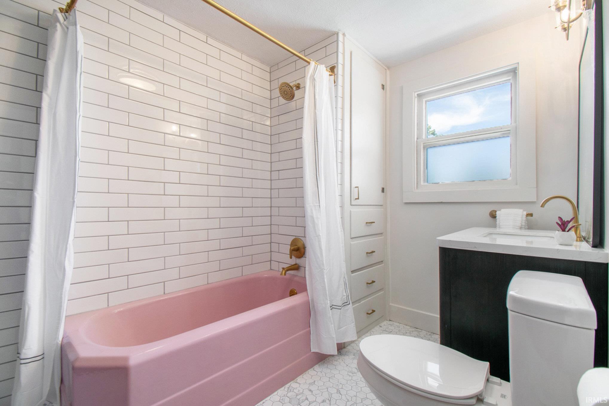 1220 W Lusher Avenue