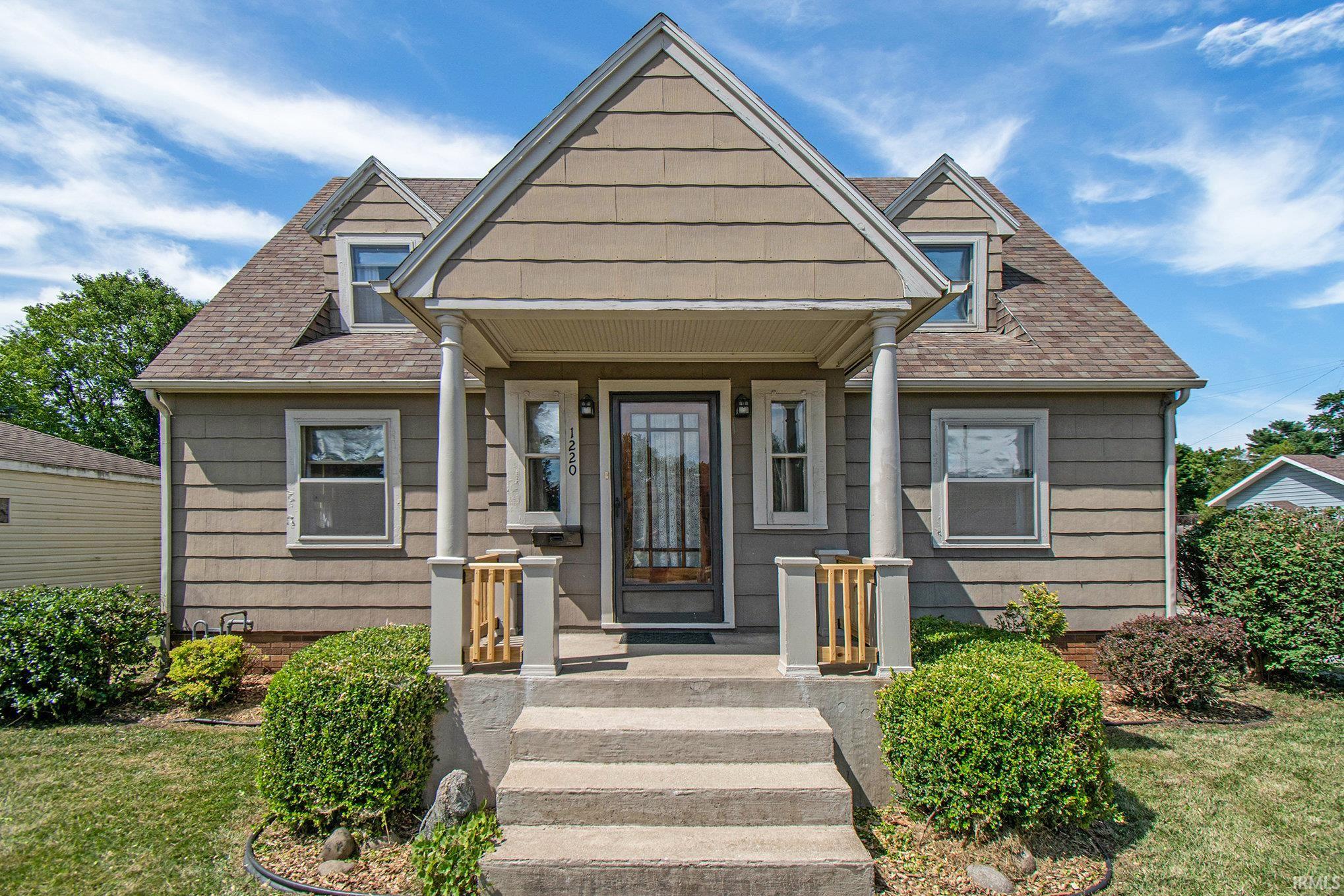 1220 W Lusher Avenue