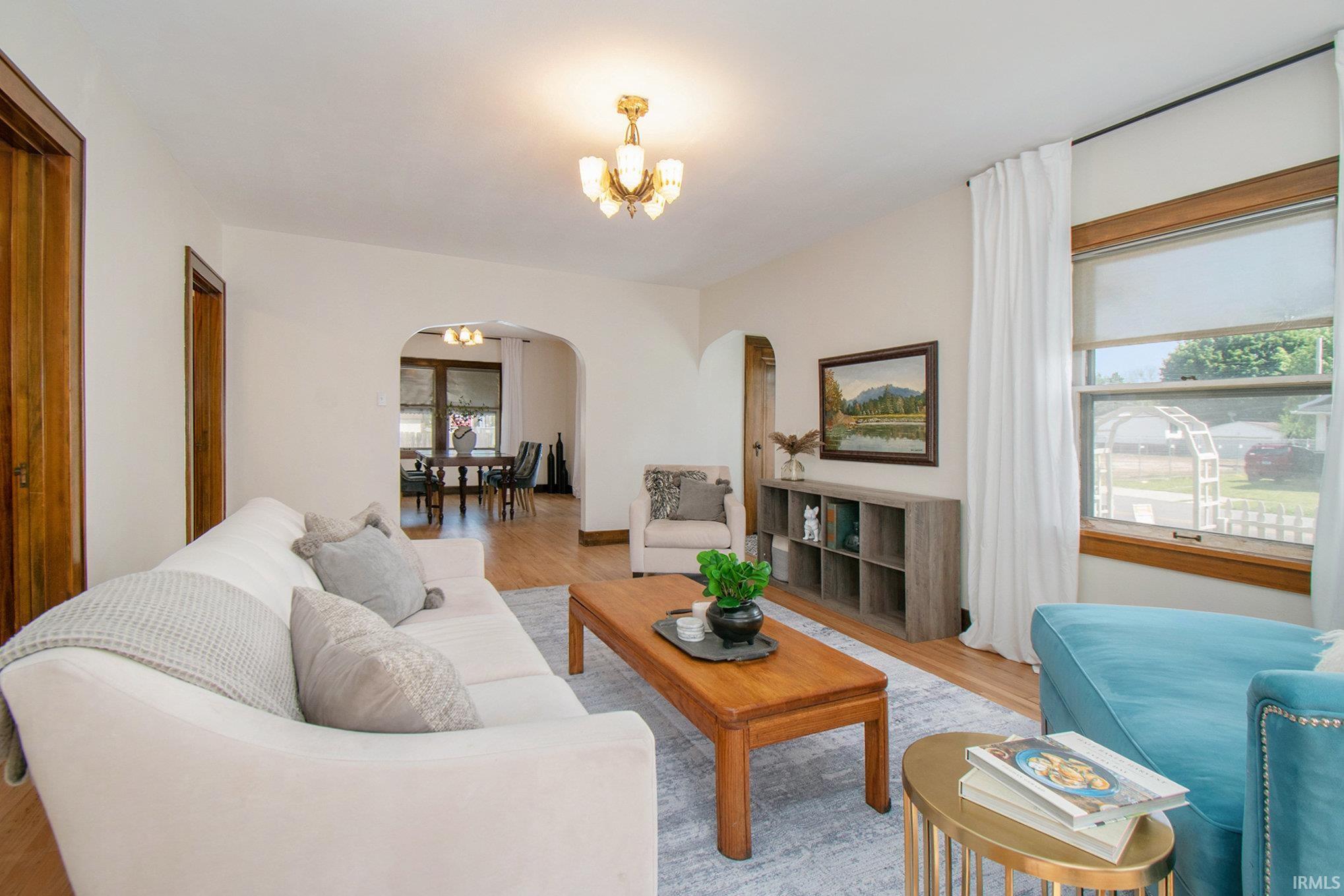 1220 W Lusher Avenue