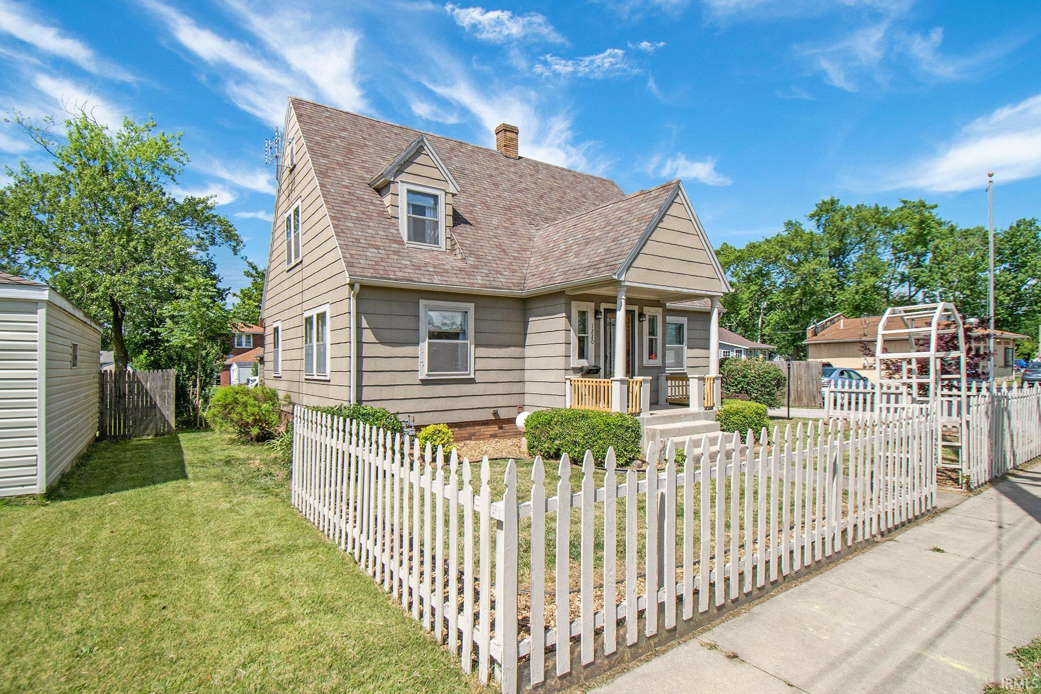 1220 W Lusher Avenue