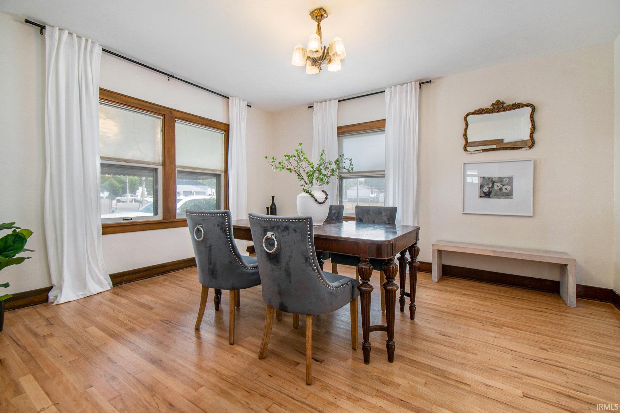 1220 W Lusher Avenue