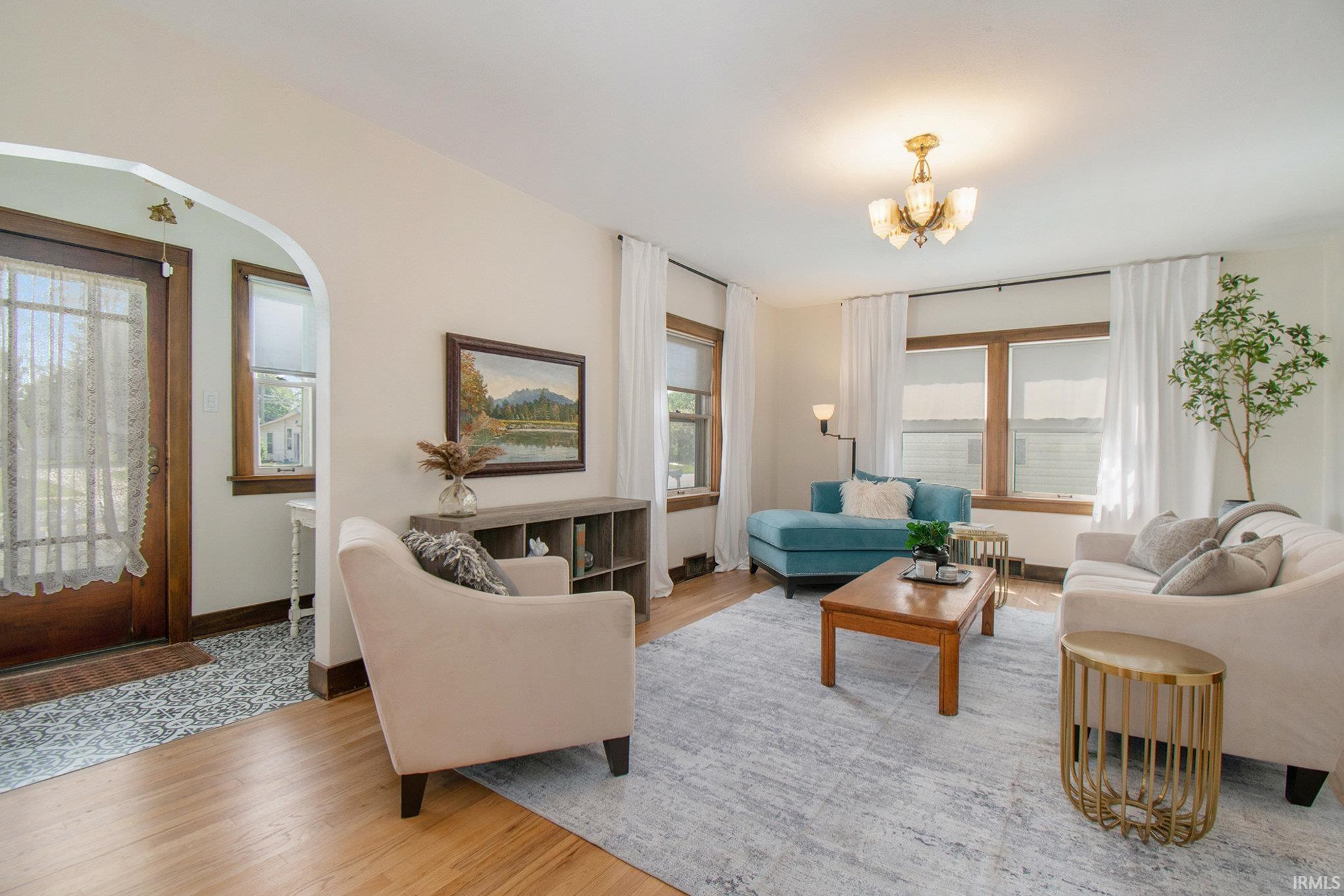 1220 W Lusher Avenue