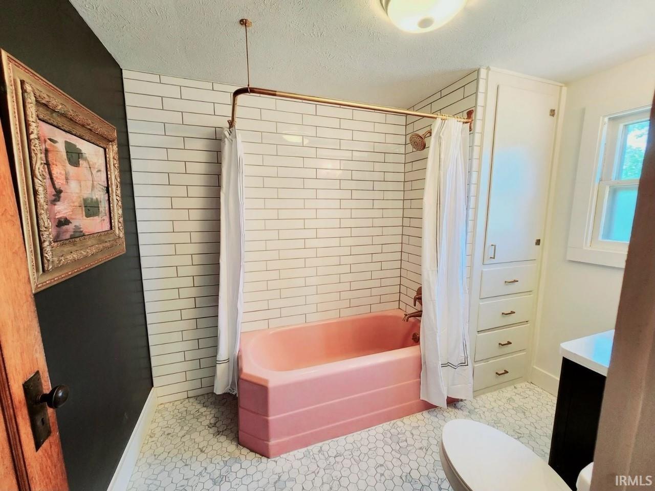 1220 W Lusher Avenue