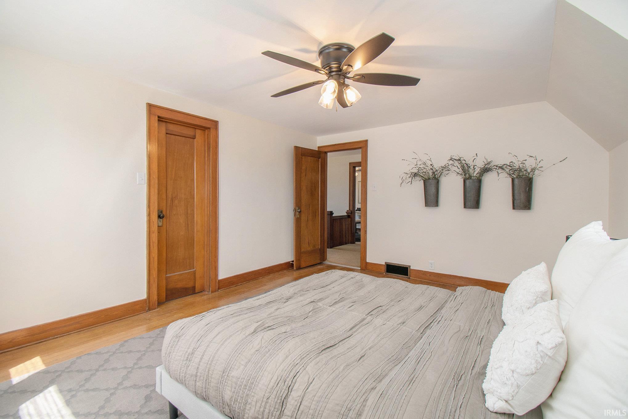 1220 W Lusher Avenue