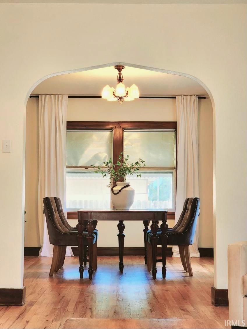 1220 W Lusher Avenue