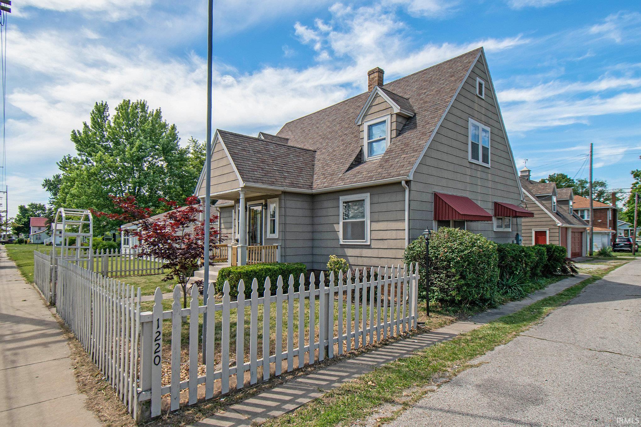 1220 W Lusher Avenue