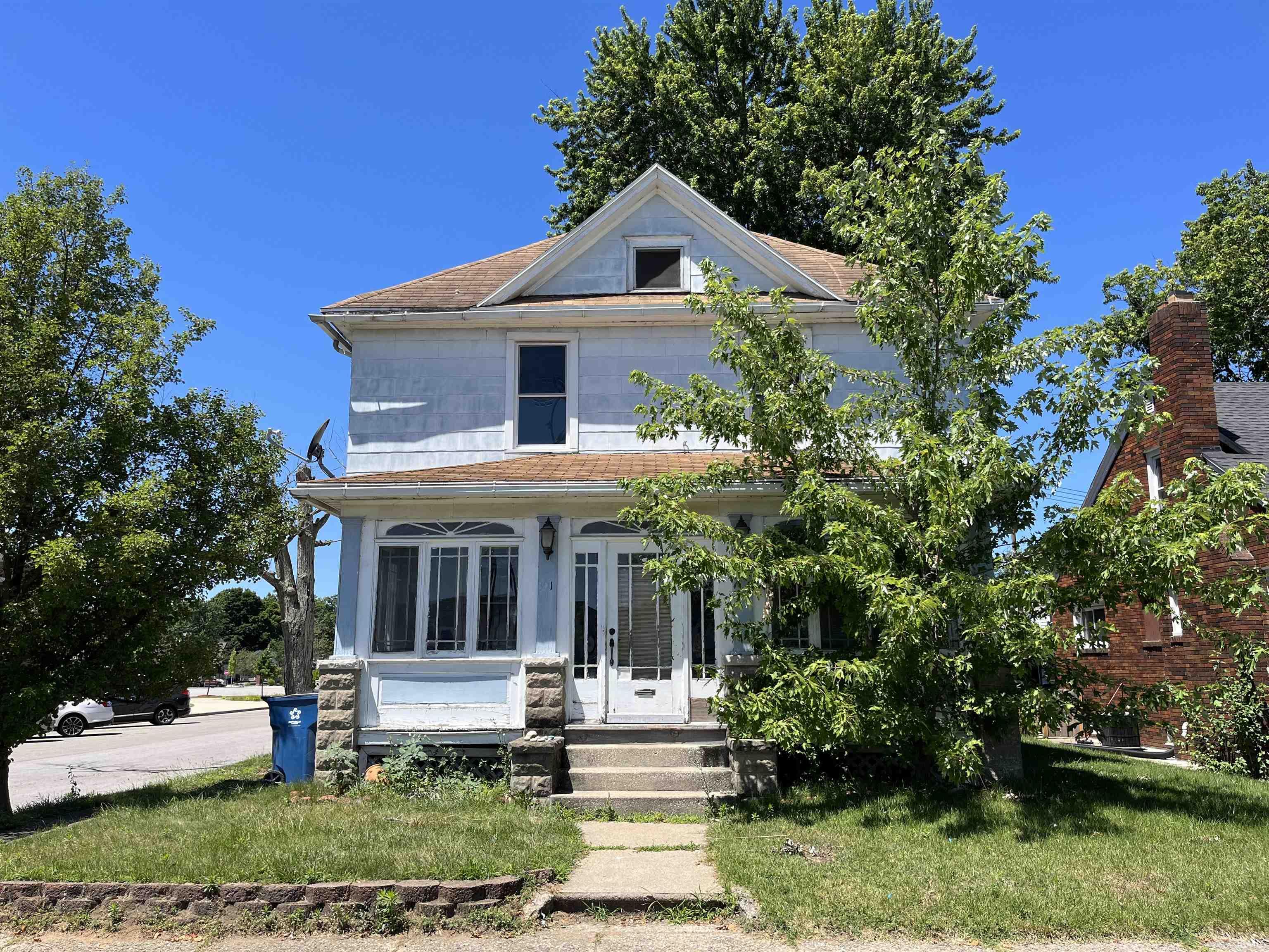 301 Studebaker Street