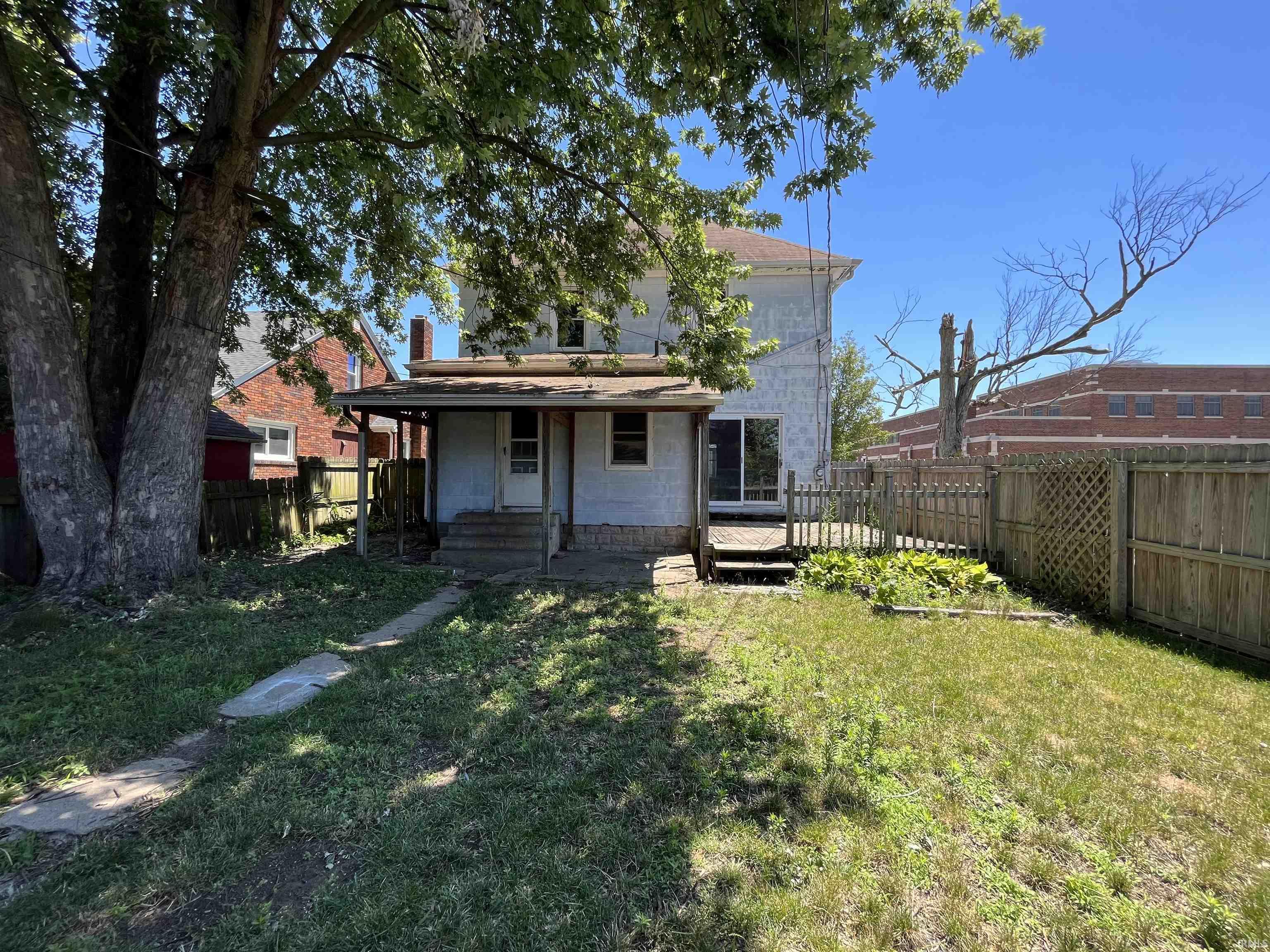 301 Studebaker Street