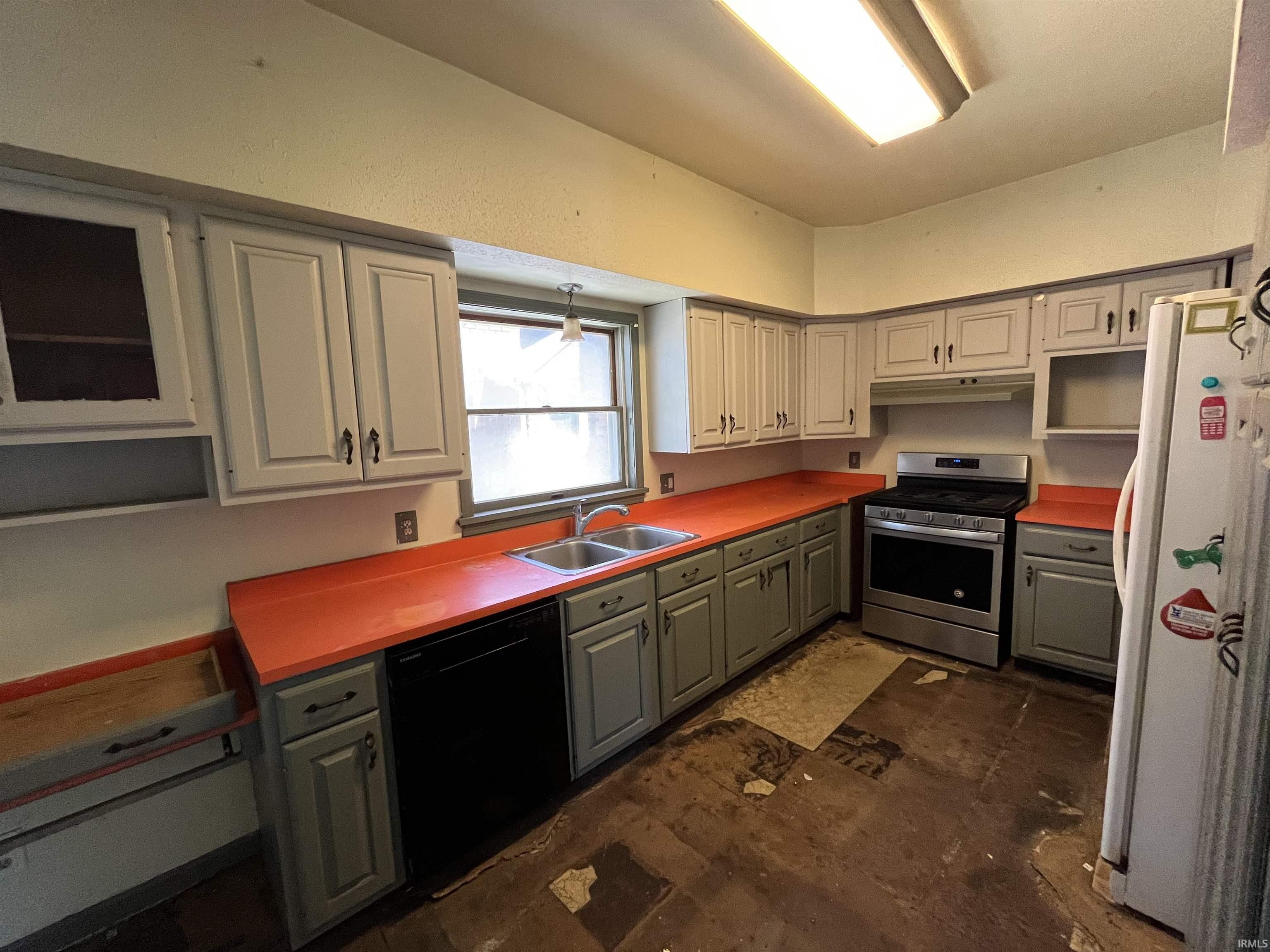 301 Studebaker Street