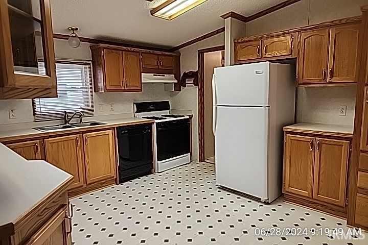 4284 Lakeshore Drive