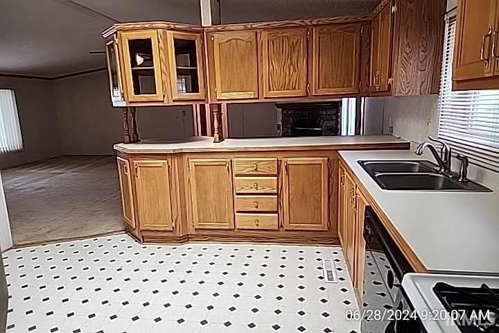 4284 Lakeshore Drive