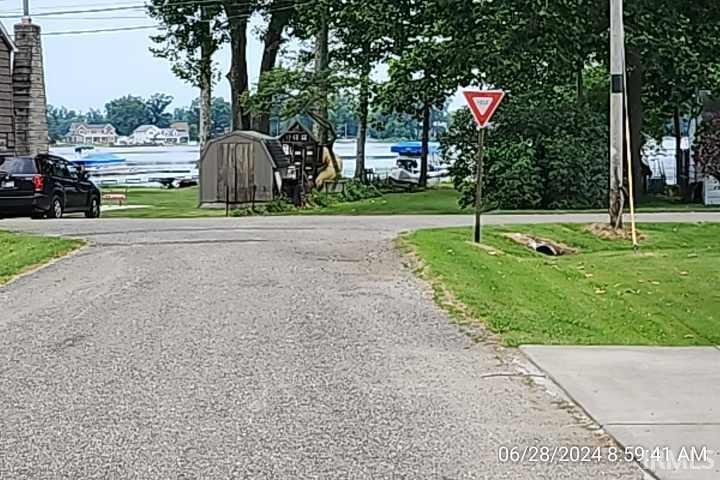 4284 Lakeshore Drive