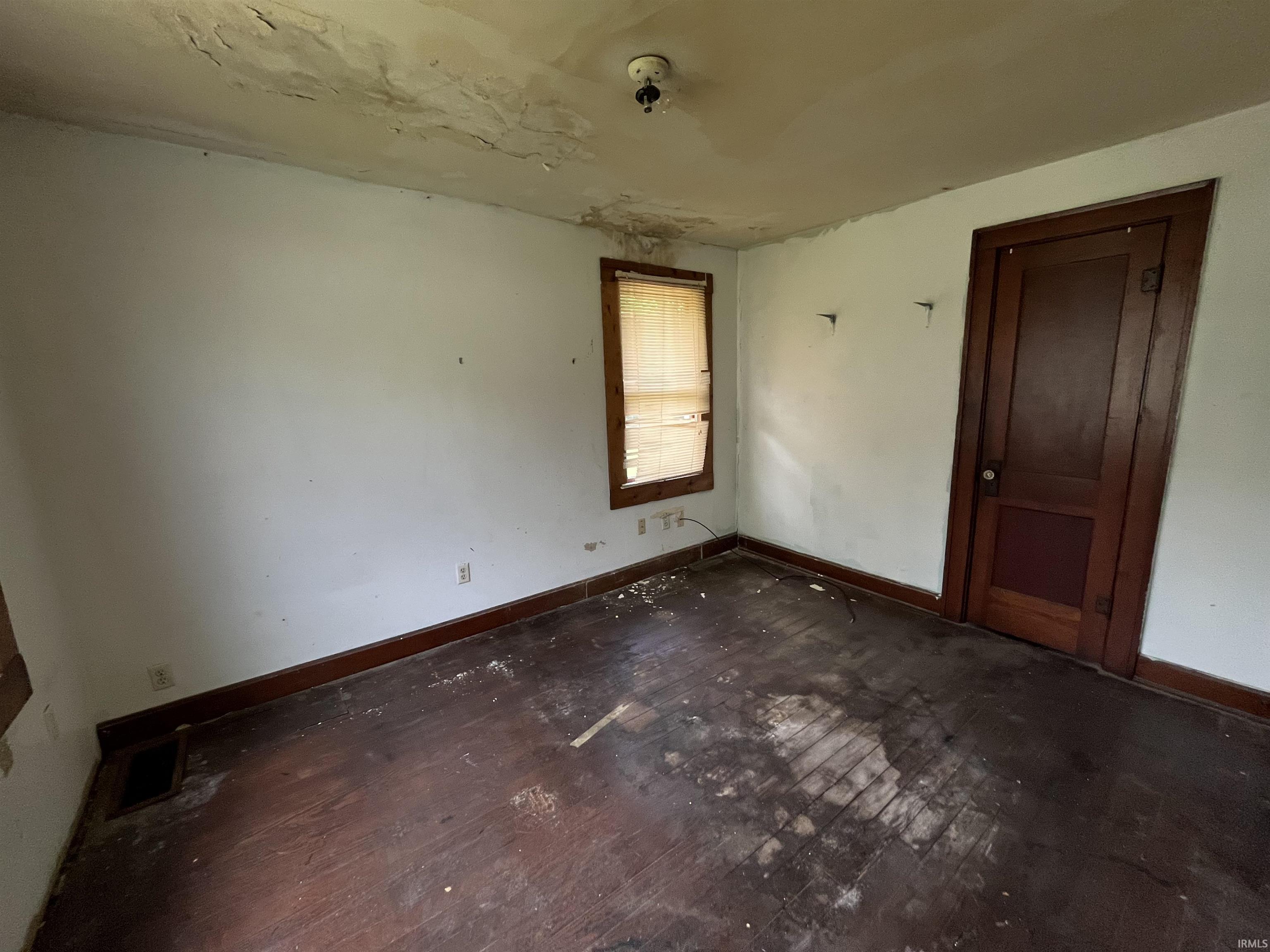 19532 Palisade Avenue