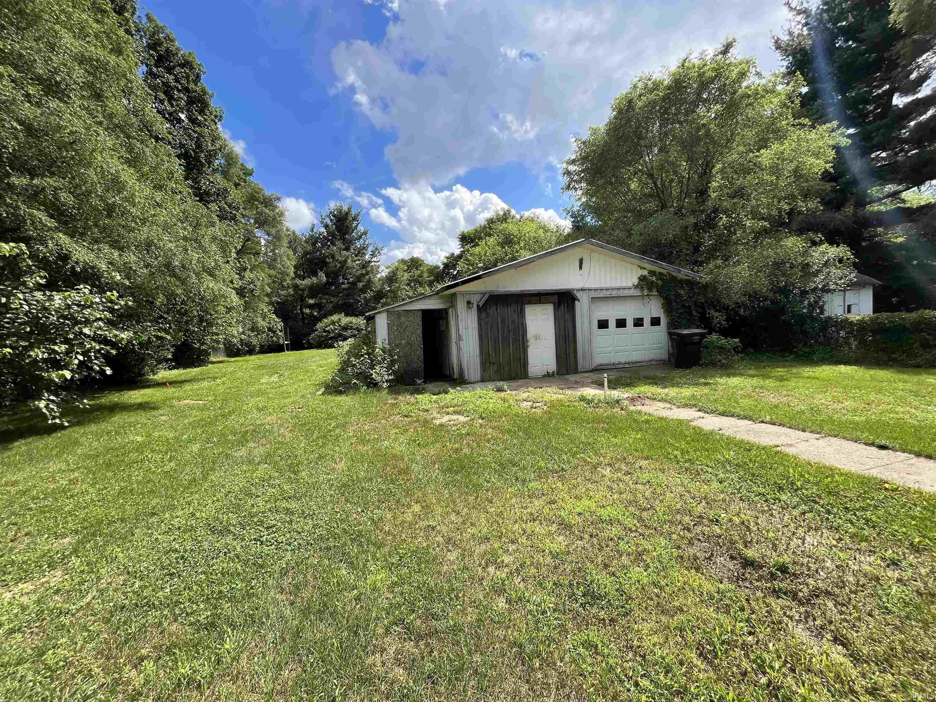 19532 Palisade Avenue