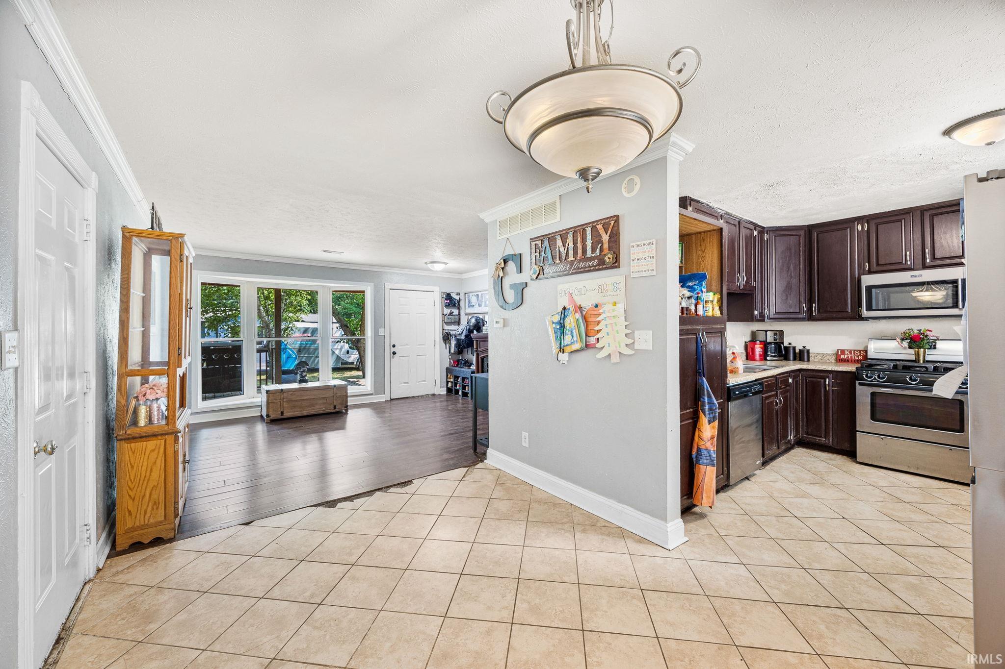 56093 Tanglewood Lane