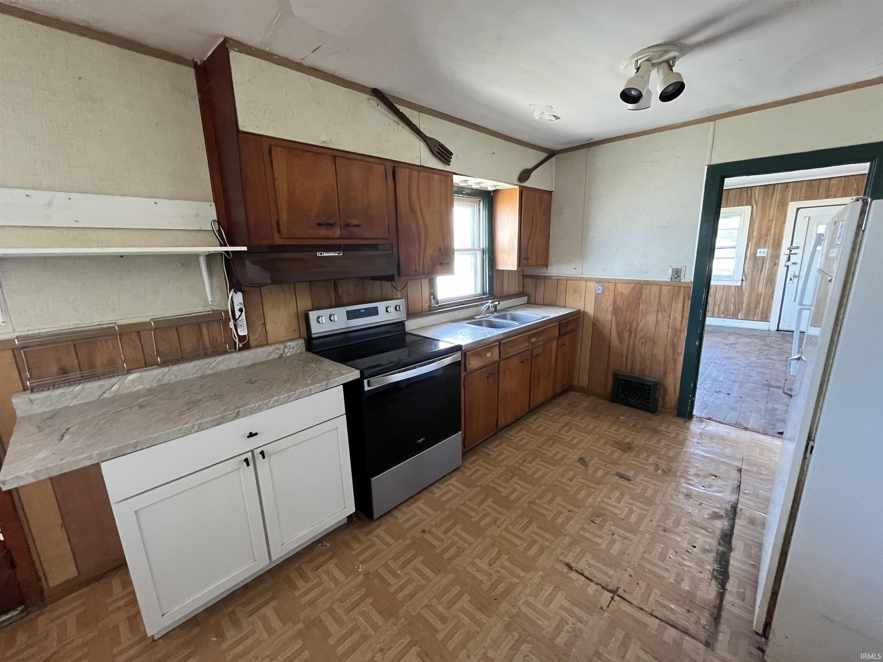 223 N Middleboro Avenue