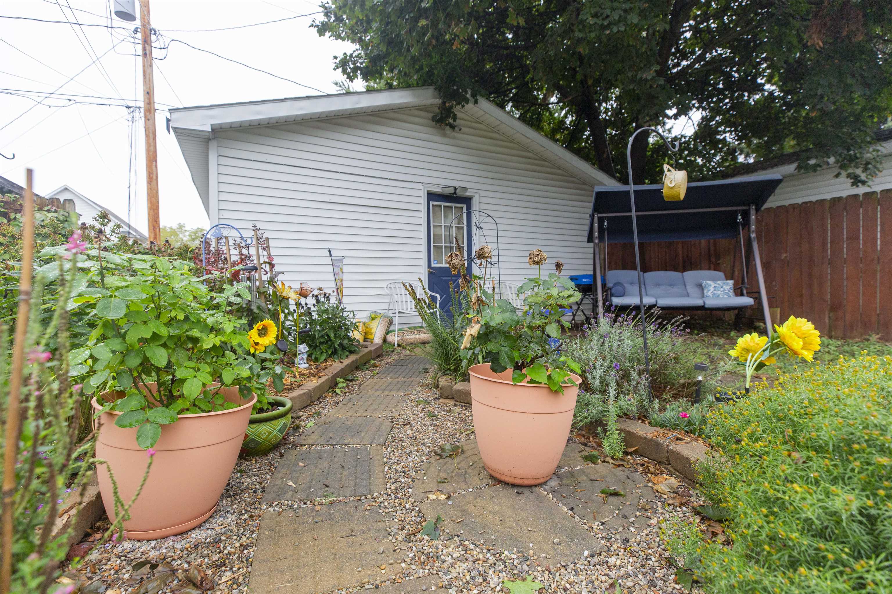427 W Lawrence Street