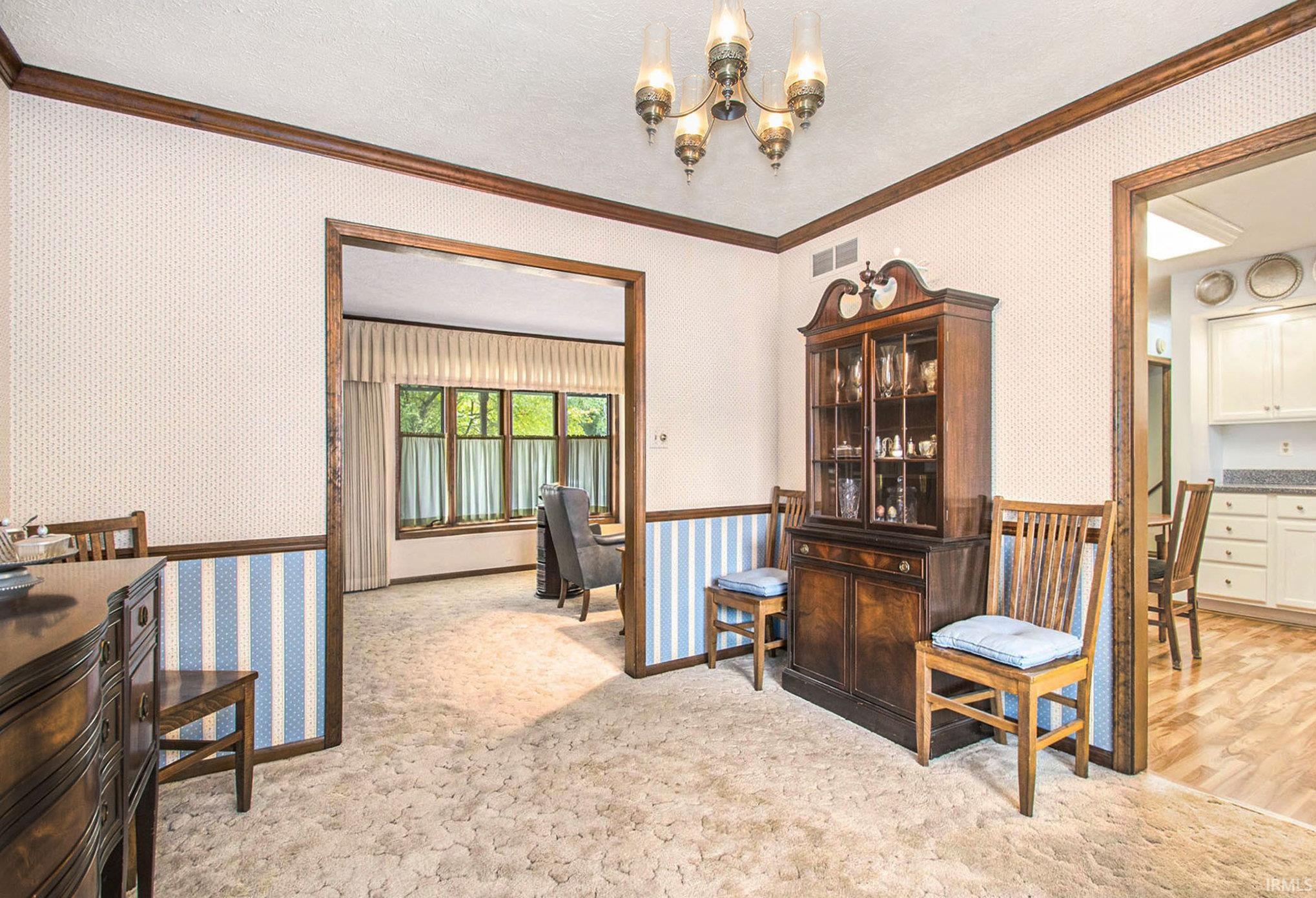 1924 Forest Edge Drive