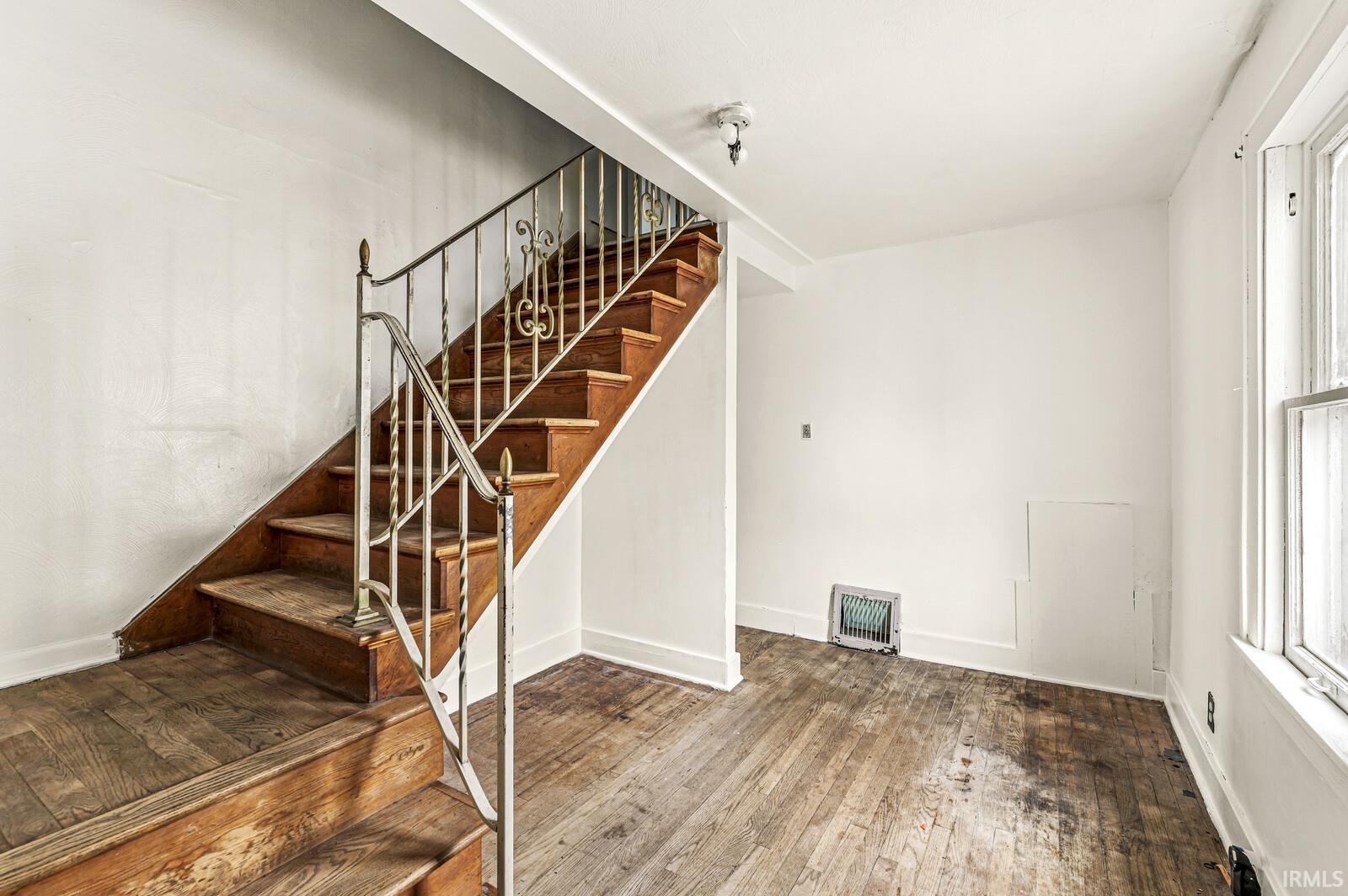 545 N Sunnyside Avenue