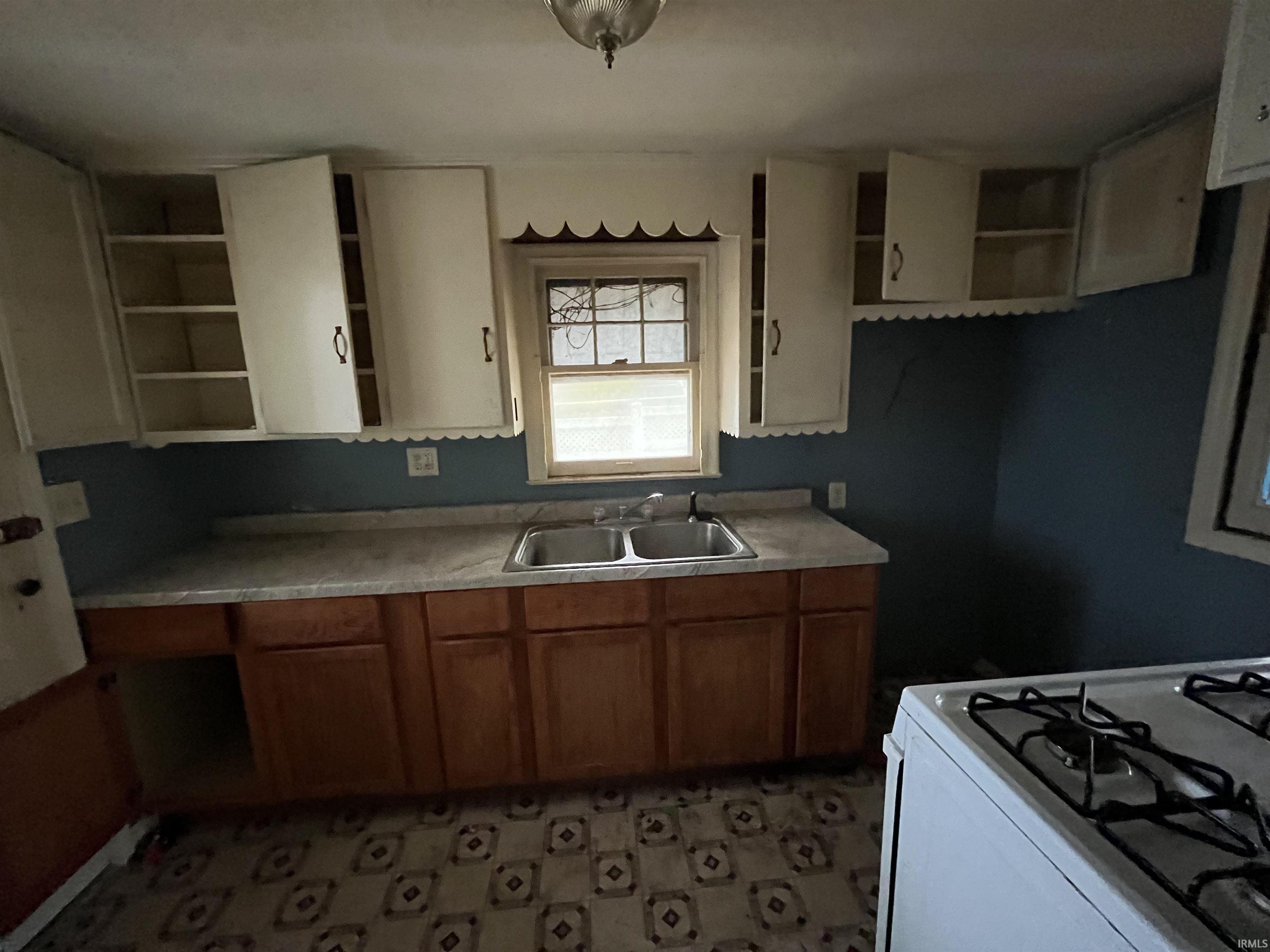 19806 Detroit Avenue