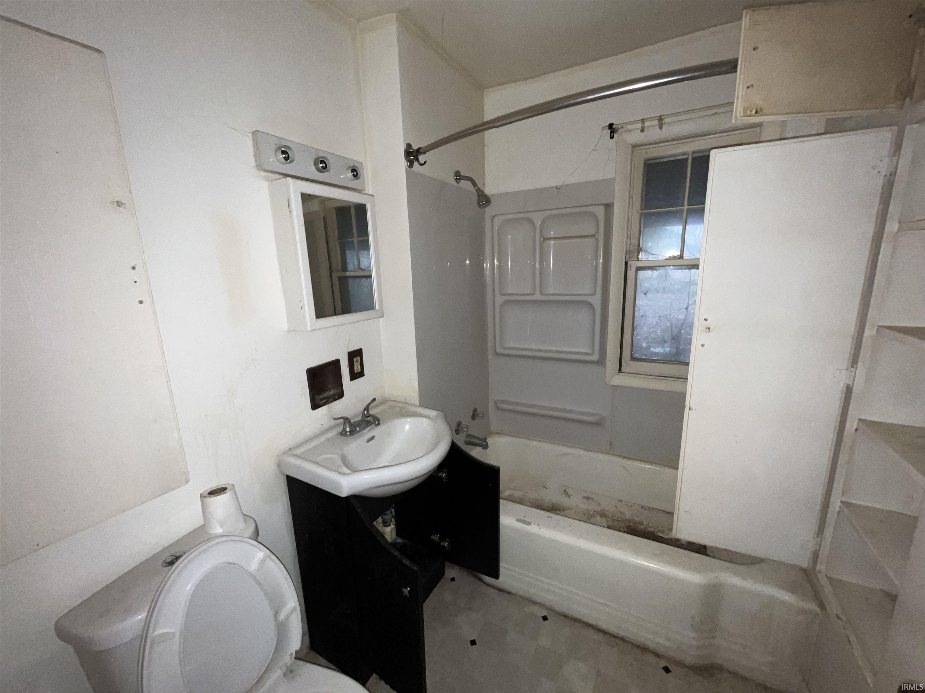 19806 Detroit Avenue