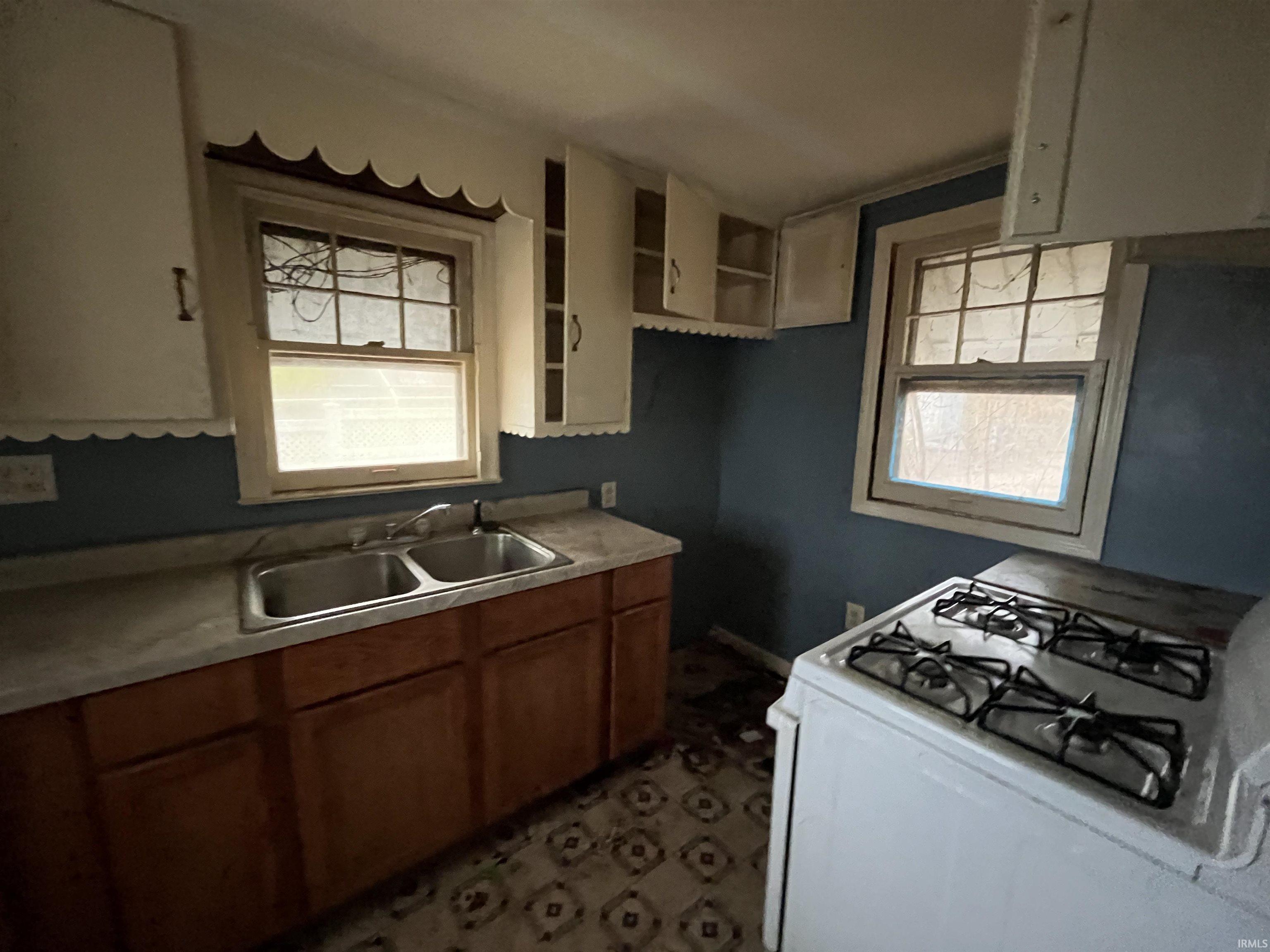 19806 Detroit Avenue