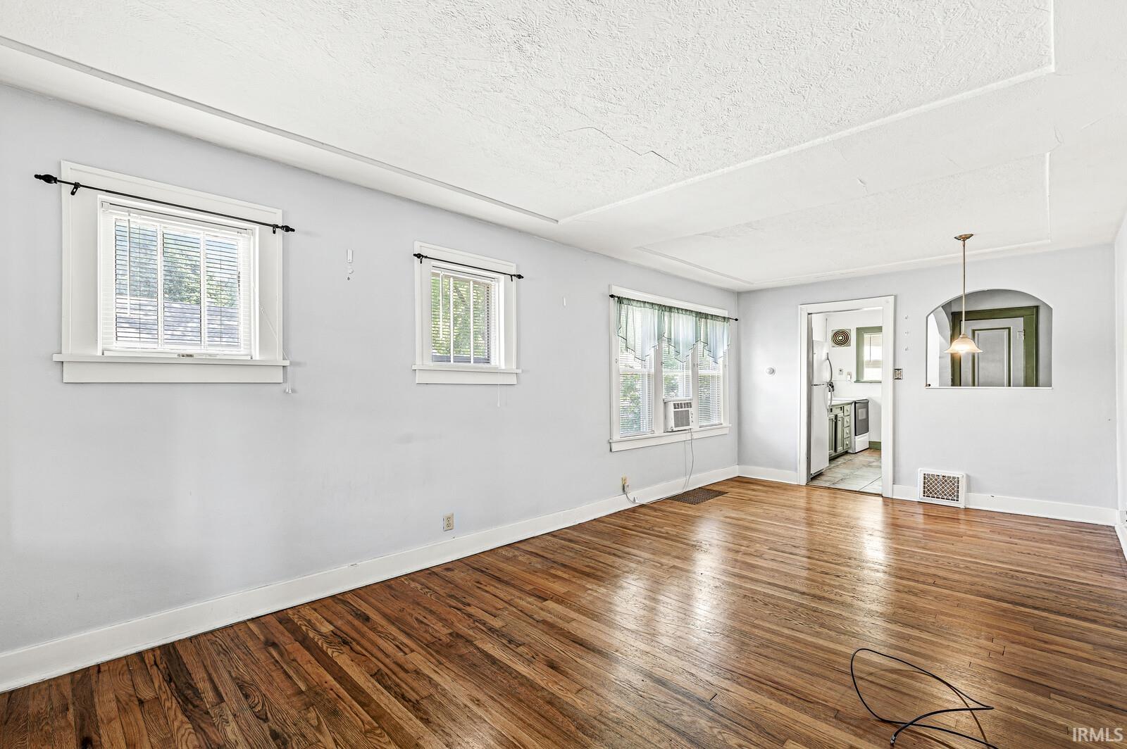 136 E Woodside Street