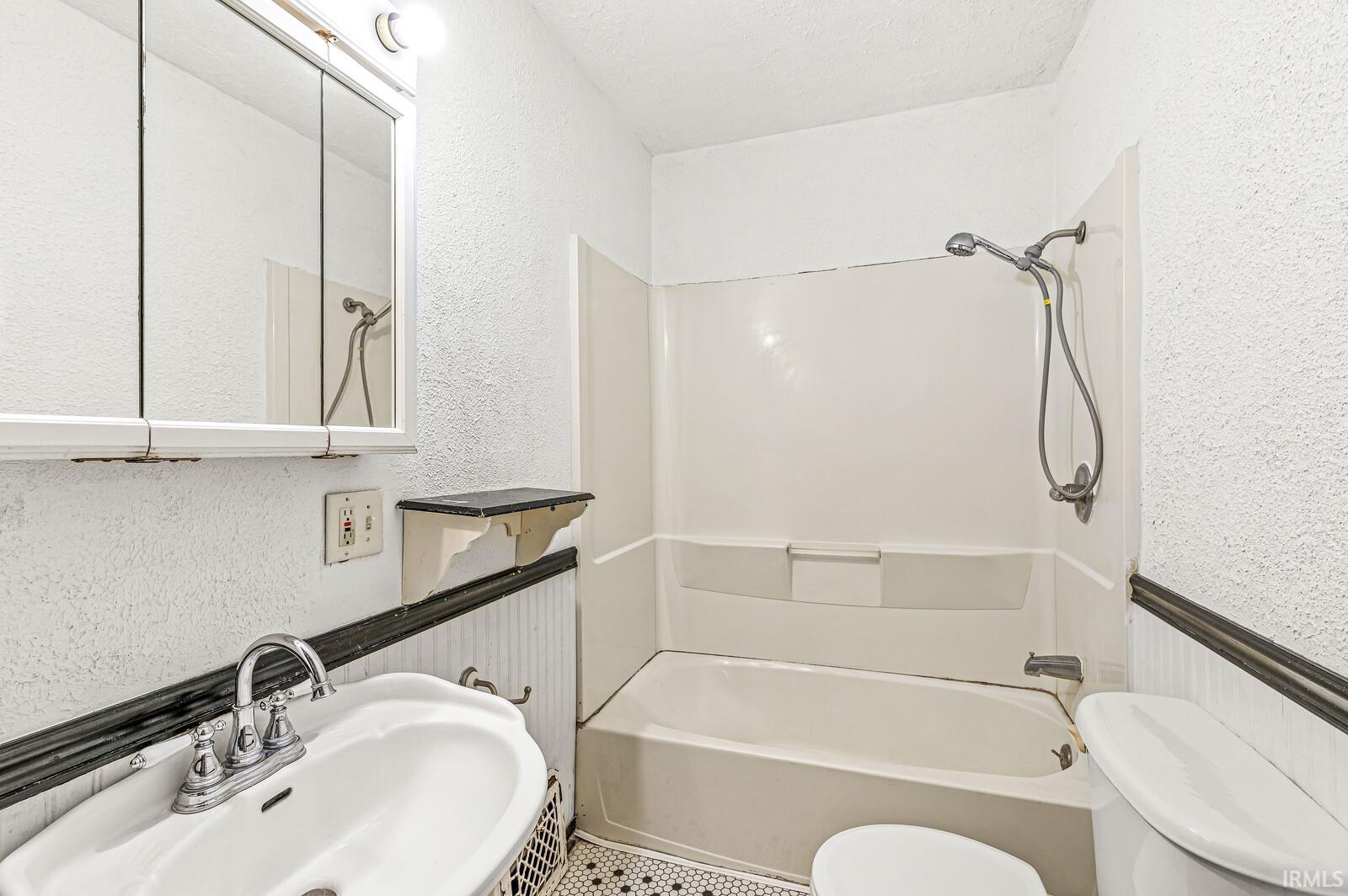 136 E Woodside Street