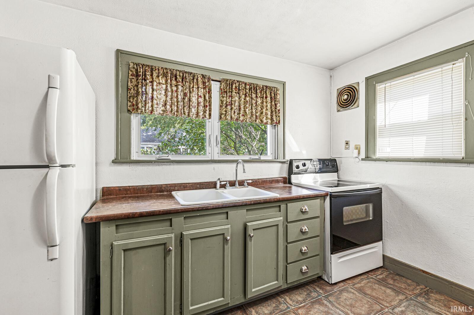 136 E Woodside Street