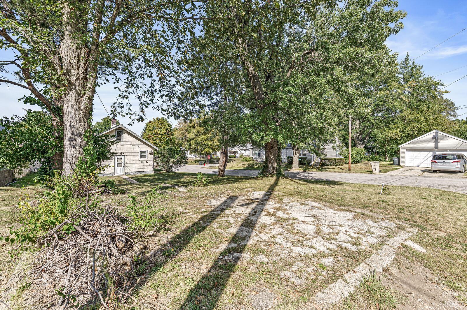 136 E Woodside Street