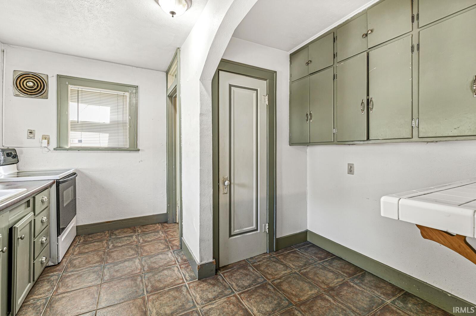 136 E Woodside Street