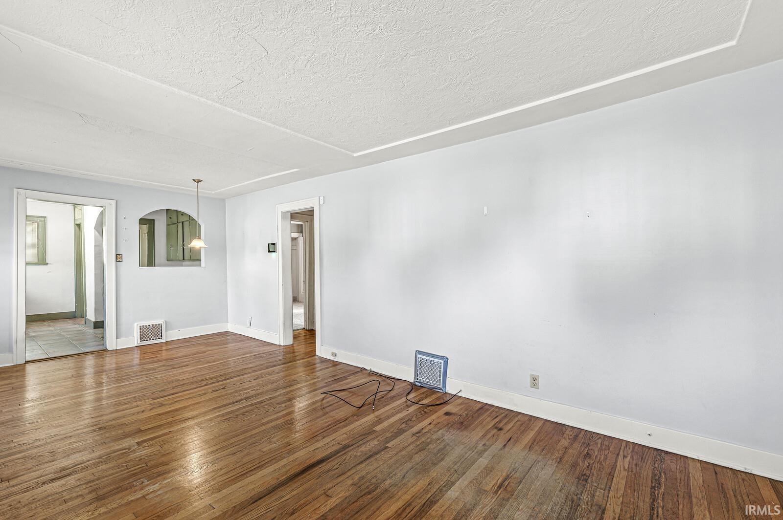 136 E Woodside Street