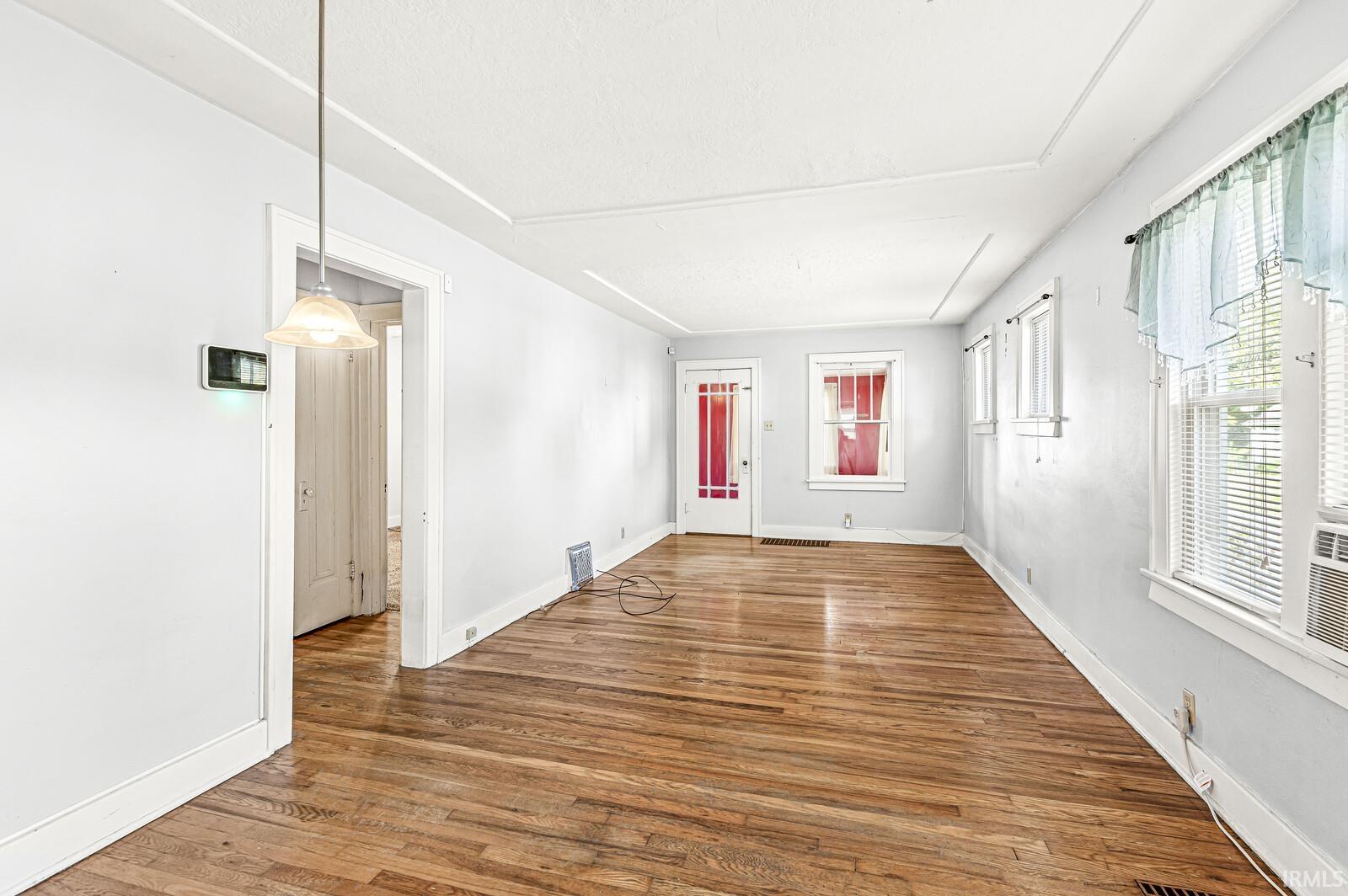 136 E Woodside Street